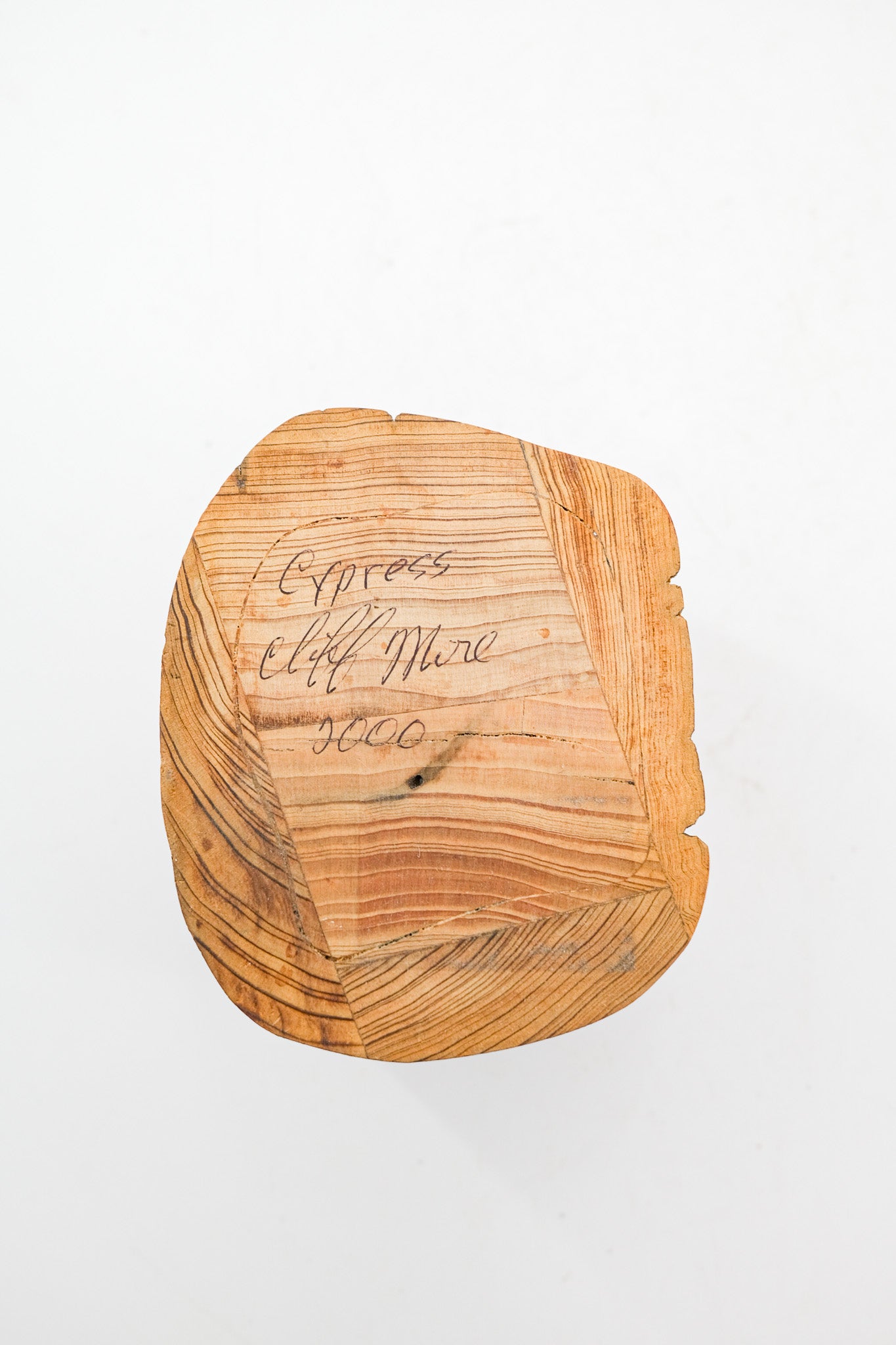 Cliff Mire作 Cypress Wood Lidded Box (2000)