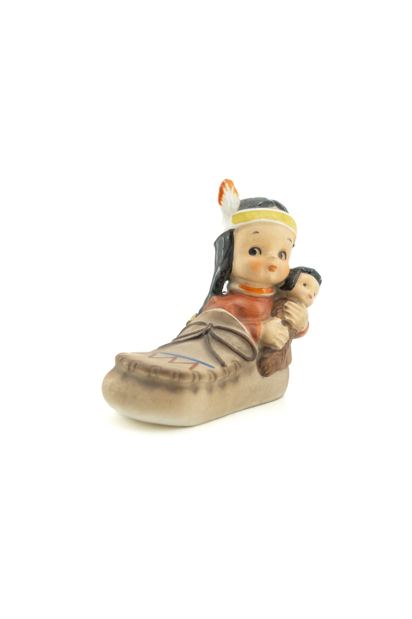 Native American Child in Moccasin Figurine / モカシンに乗った子供の置物