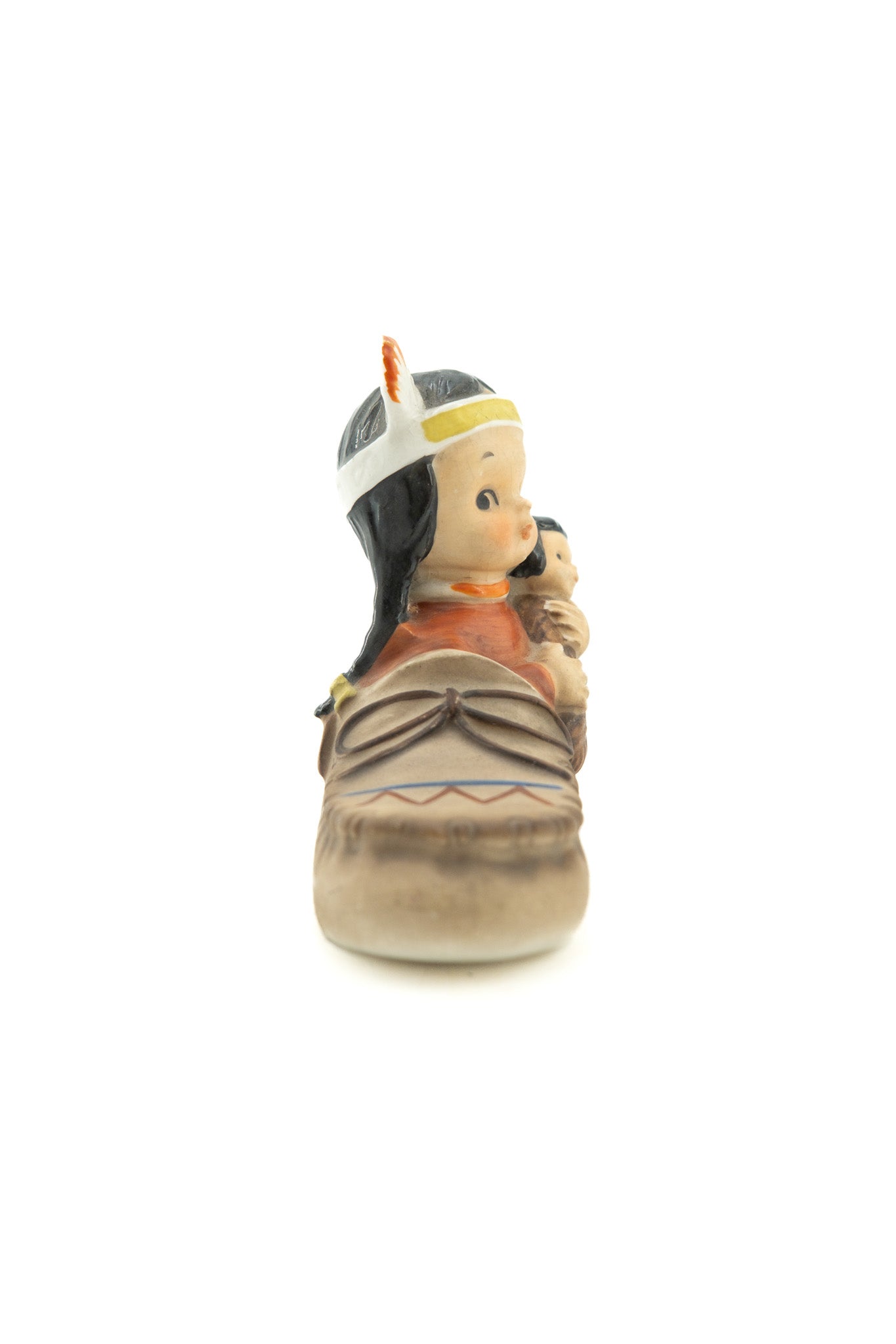 Native American Child in Moccasin Figurine / モカシンに乗った子供の置物
