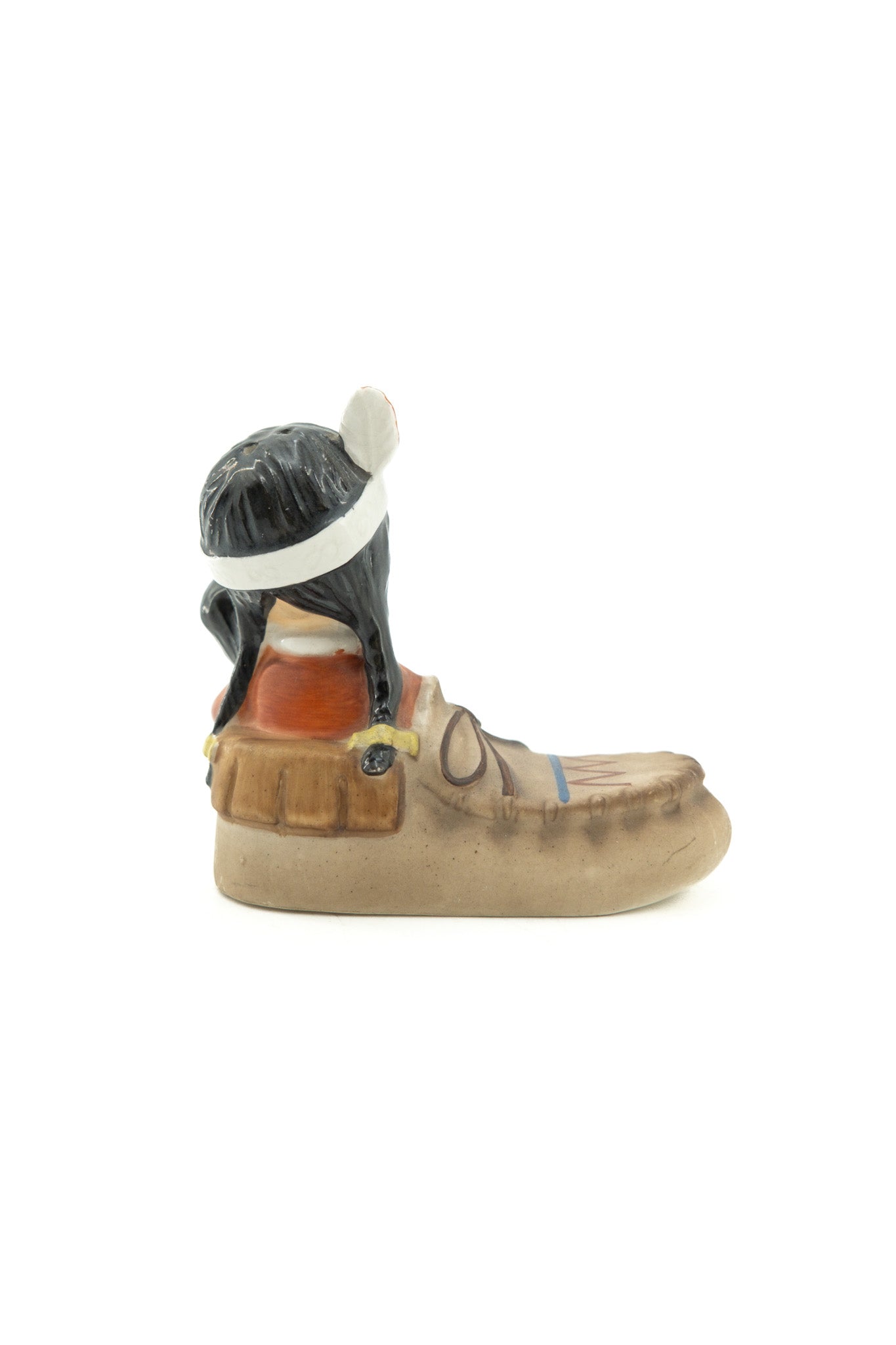 Native American Child in Moccasin Figurine / モカシンに乗った子供の置物