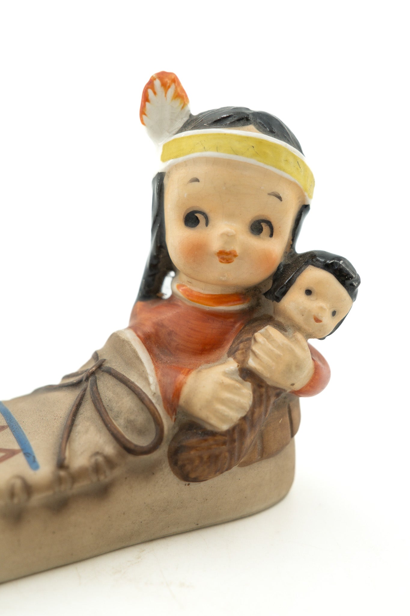 Native American Child in Moccasin Figurine / モカシンに乗った子供の置物