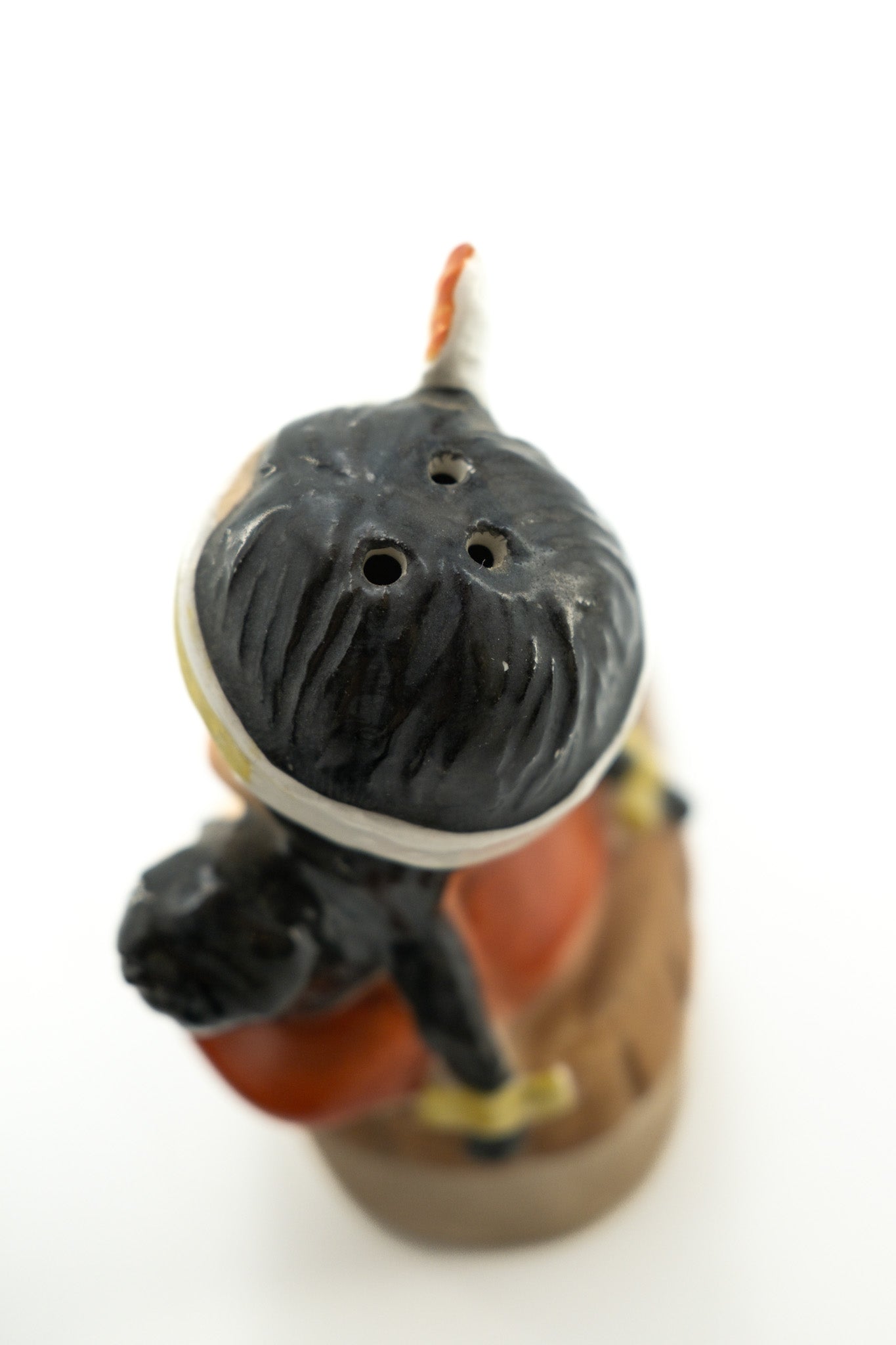Native American Child in Moccasin Figurine / モカシンに乗った子供の置物