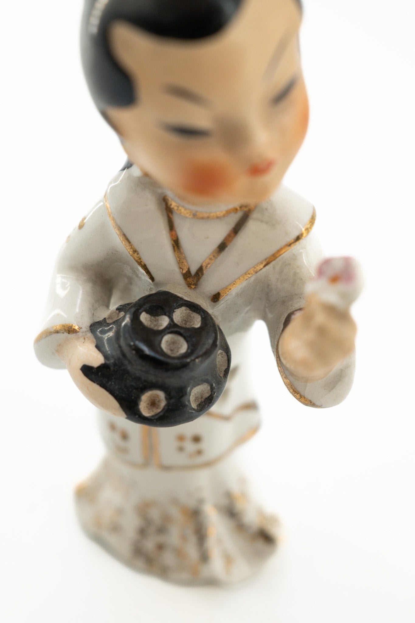 Chinese Girl Porcelain Figurine / 中国衣装の女の子人形