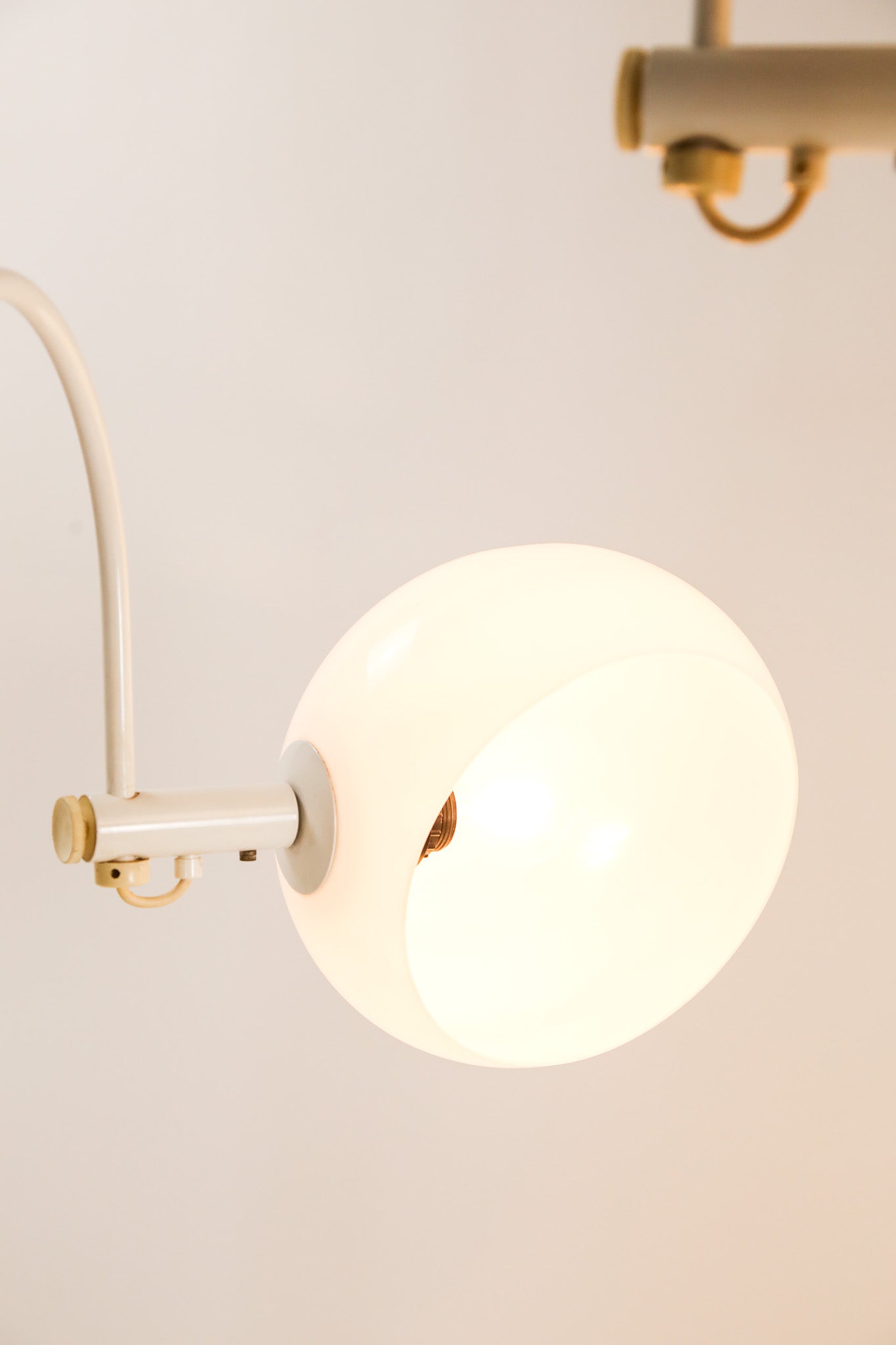 White 2-Light Floor Light / 白 2灯フロアライト