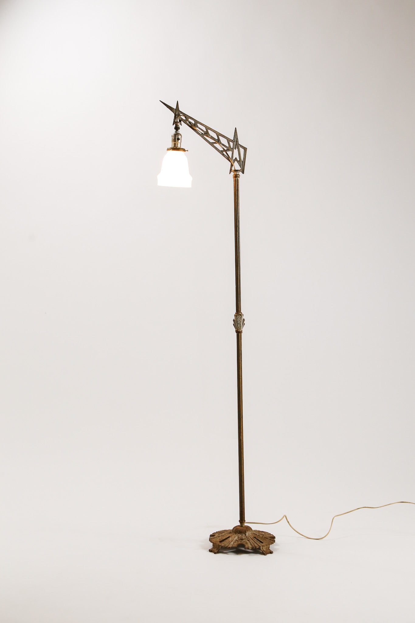 Milk Glass Shade Iron Floor Light / ミルクガラスシェード アイアンフロアライト