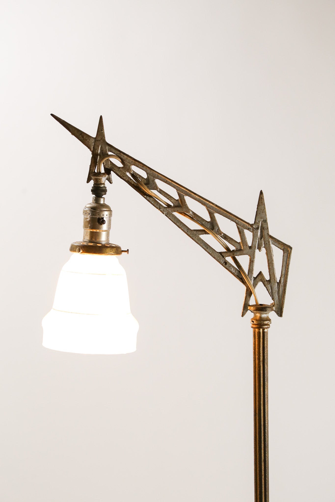 Milk Glass Shade Iron Floor Light / ミルクガラスシェード アイアンフロアライト