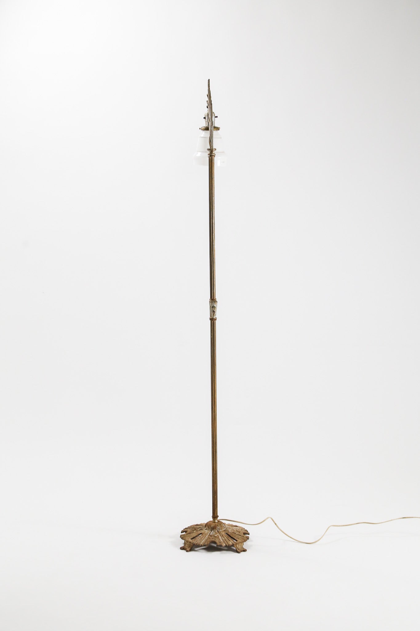 Milk Glass Shade Iron Floor Light / ミルクガラスシェード アイアンフロアライト