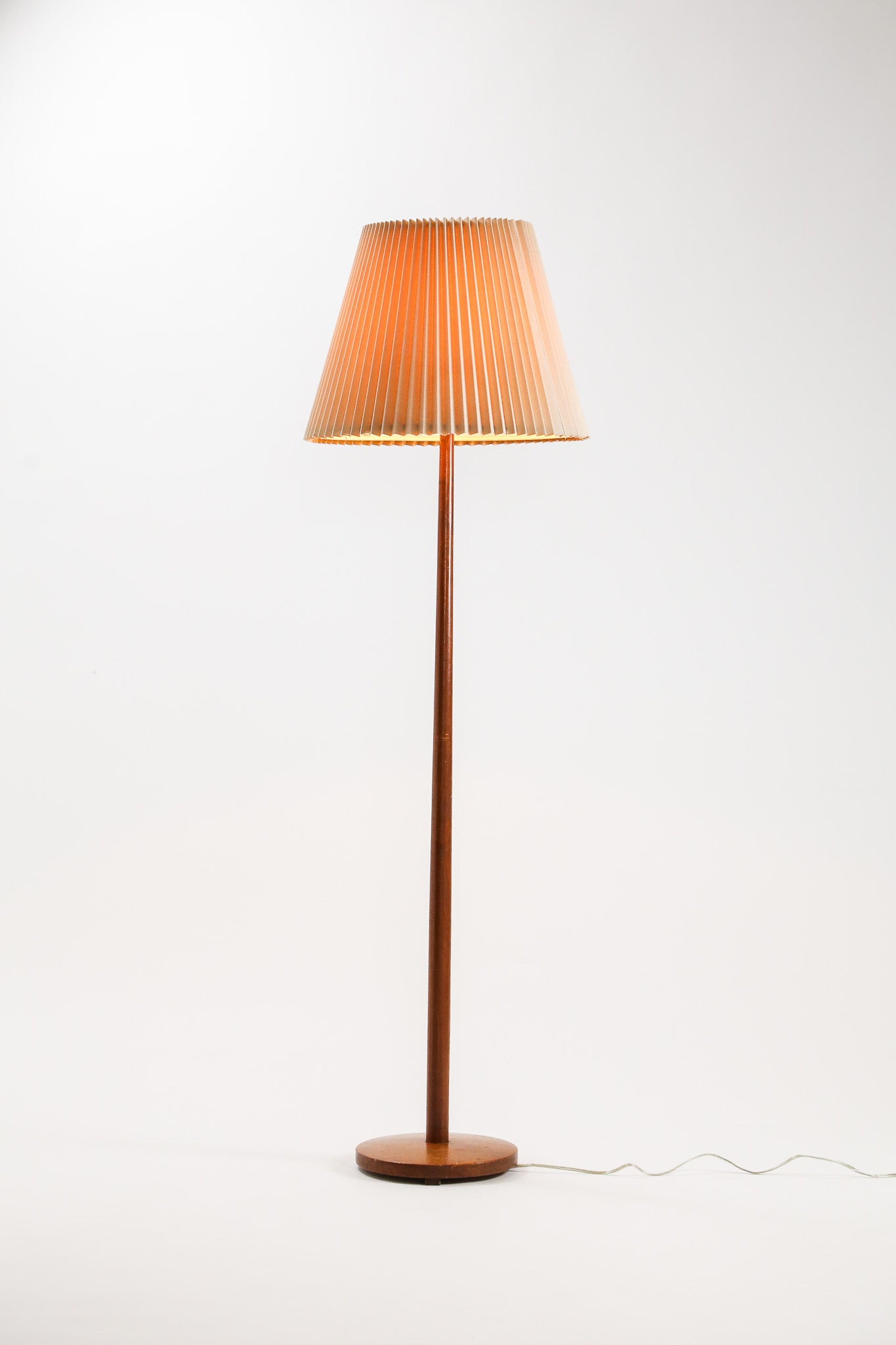 Wooden & Fabric Shade Floor Light / 布シェード 木製フロアライト