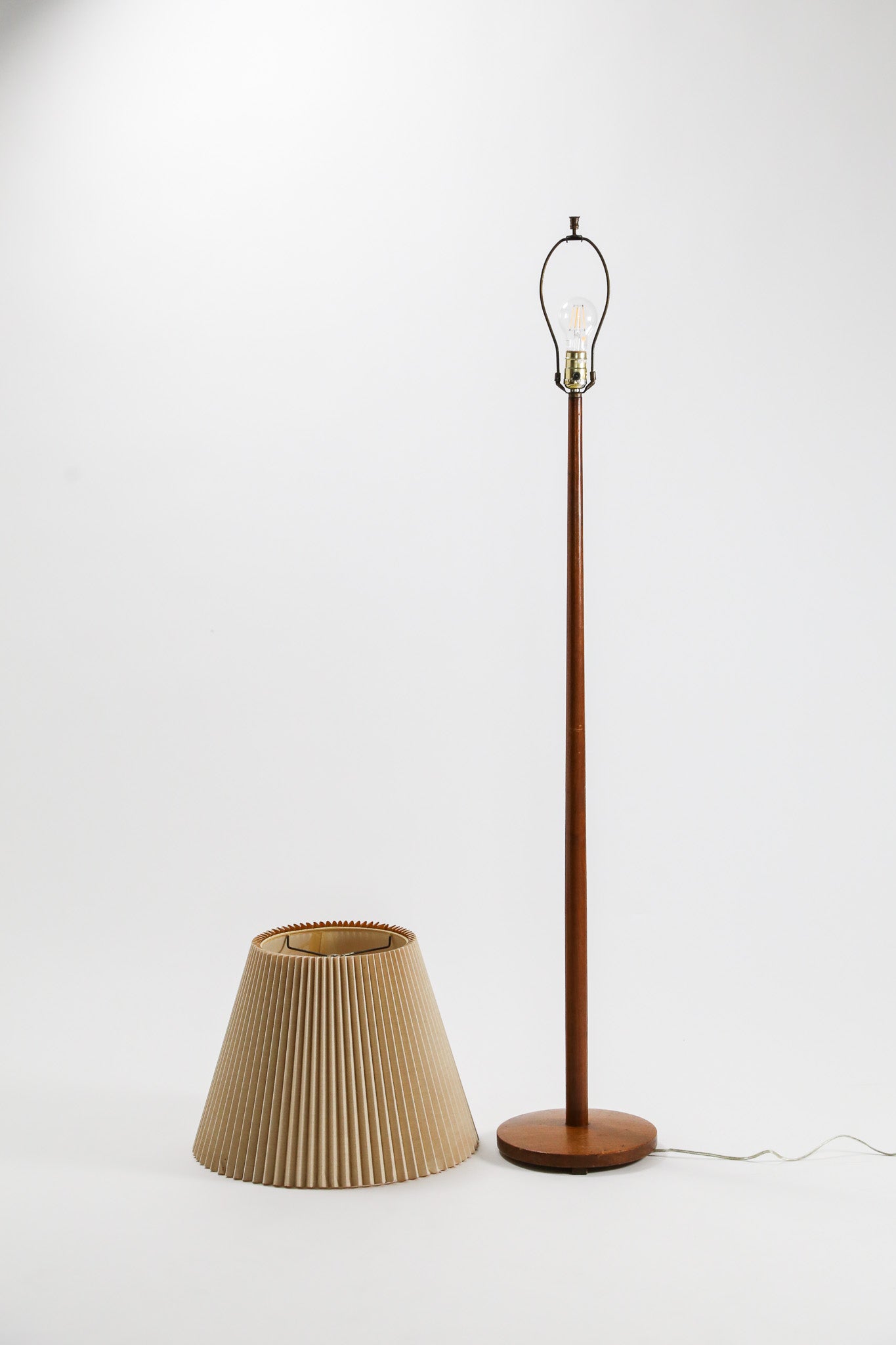 Wooden & Fabric Shade Floor Light / 布シェード 木製フロアライト