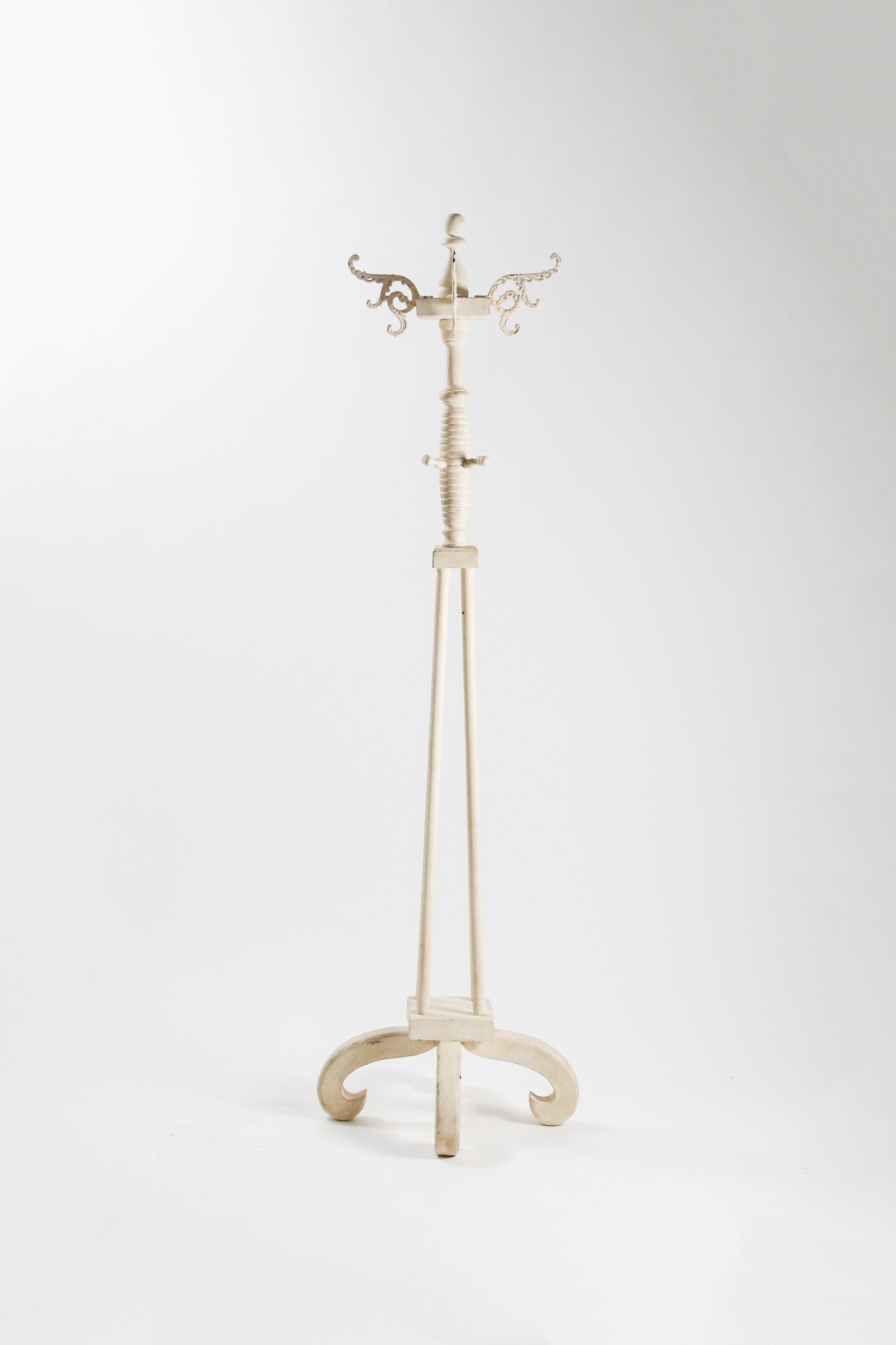 White Wooden Coat Rack / 白 木製コートラック