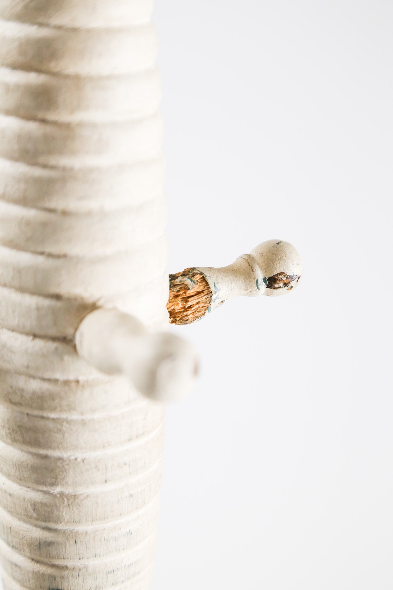 White Wooden Coat Rack / 白 木製コートラック