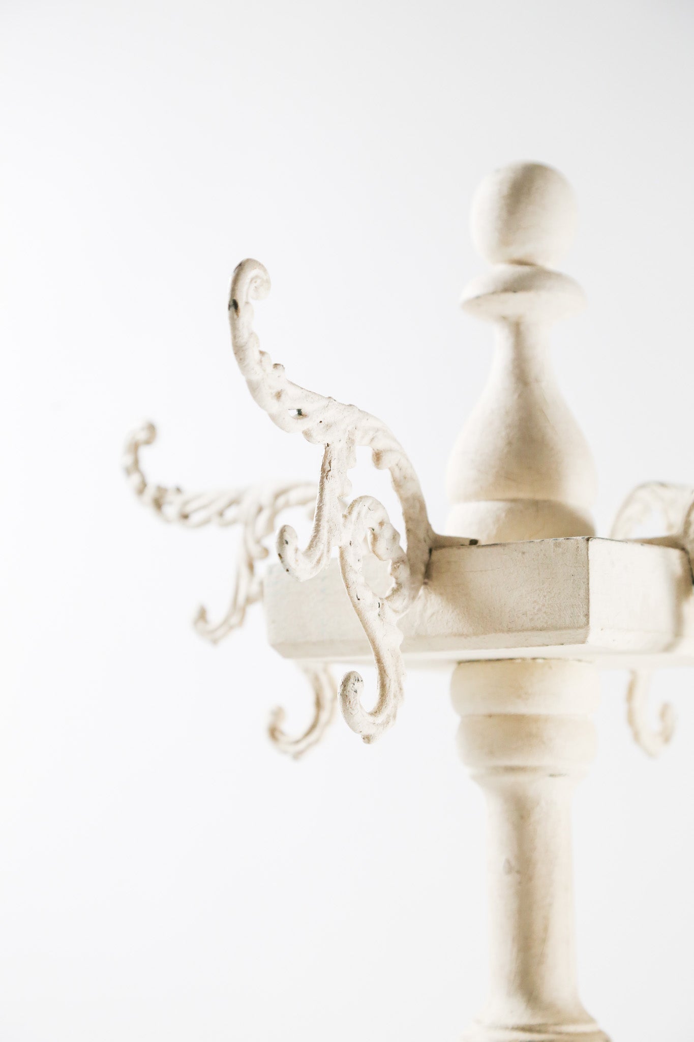 White Wooden Coat Rack / 白 木製コートラック