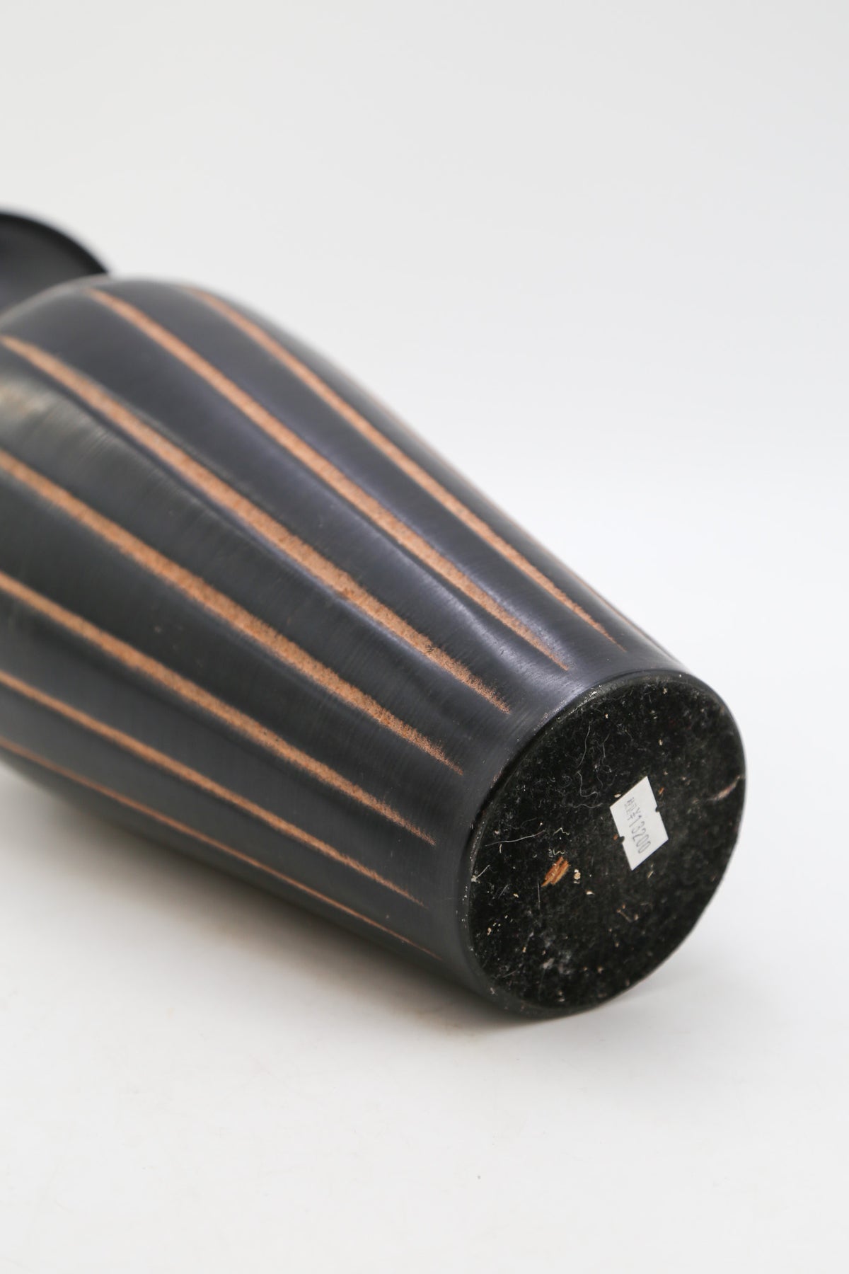 Metal Black Fluted Ceramic Vase / 金属製マットブラック フル 花瓶