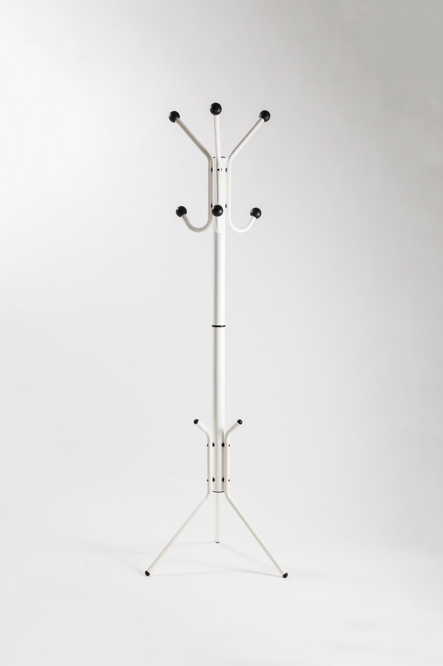 White & Black Sphere Pole Rack / 白×黒球体 ポールラック