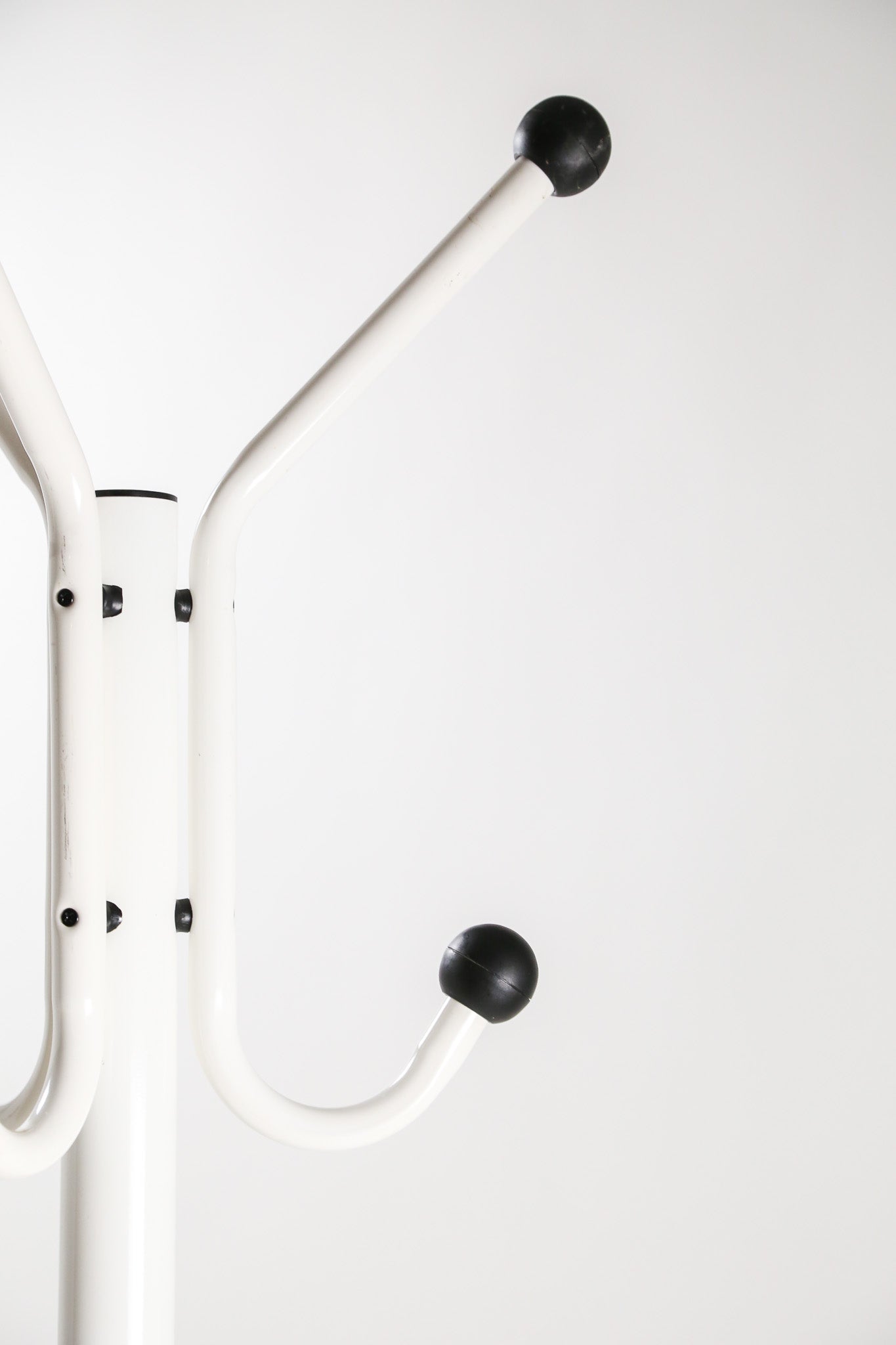 White & Black Sphere Pole Rack / 白×黒球体 ポールラック