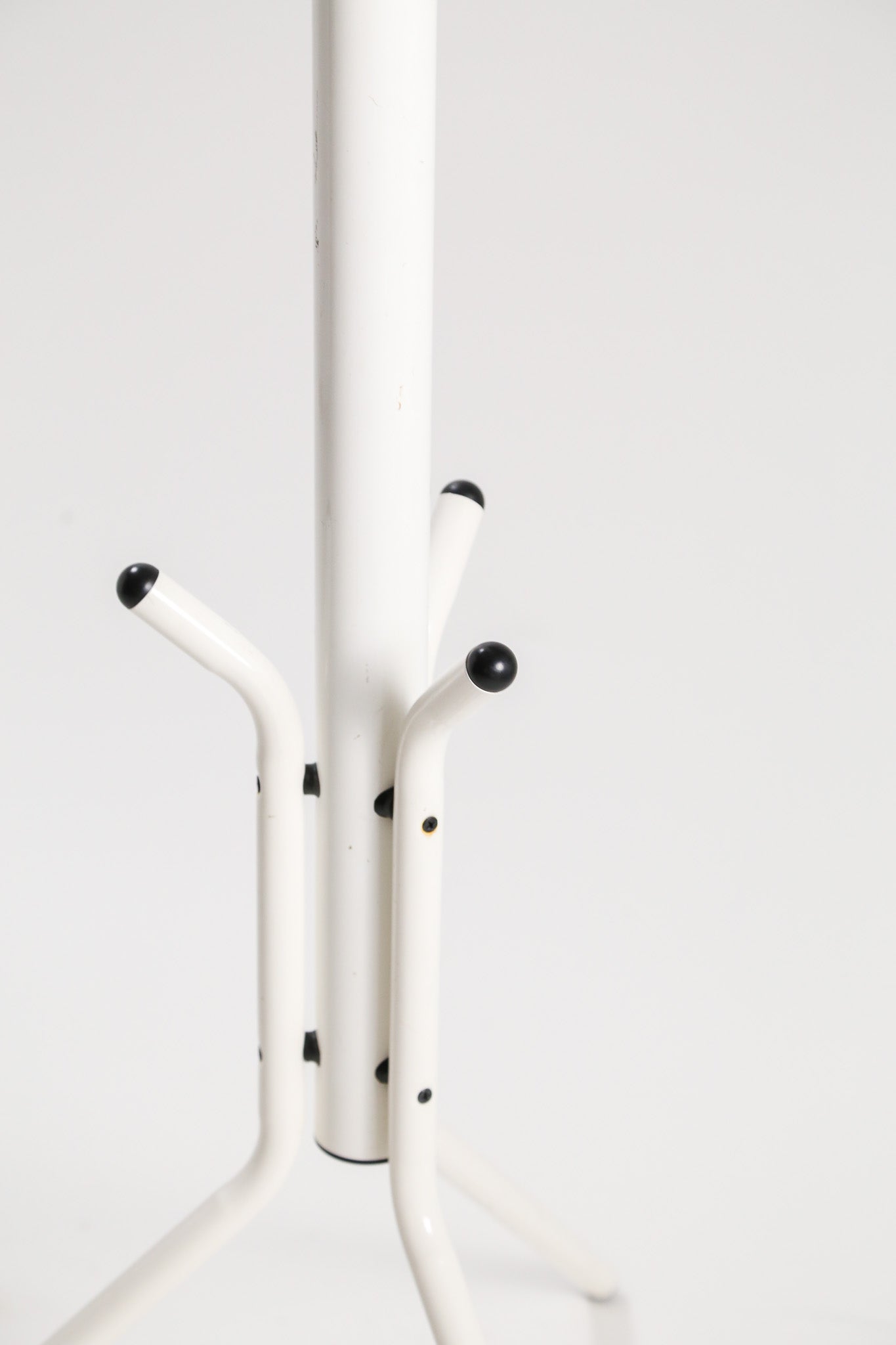 White & Black Sphere Pole Rack / 白×黒球体 ポールラック