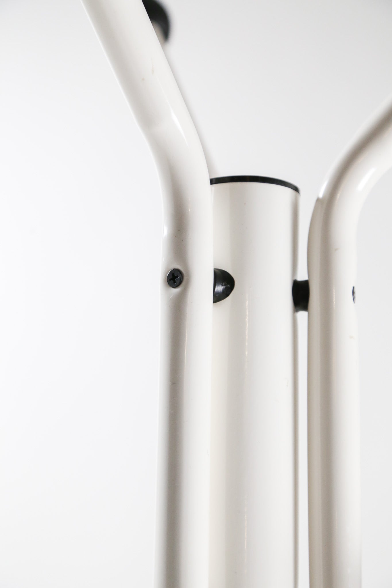 White & Black Sphere Pole Rack / 白×黒球体 ポールラック