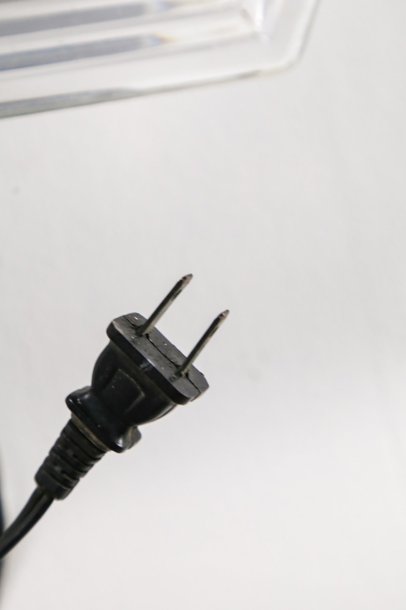 Colorful Glowing Wall Clock / カラフルに光る時計