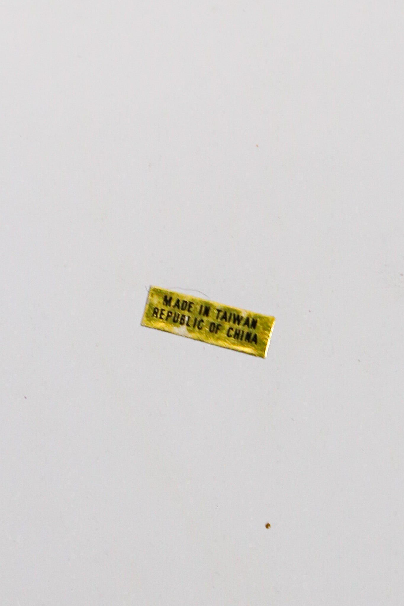 Colorful Glowing Wall Clock / カラフルに光る時計