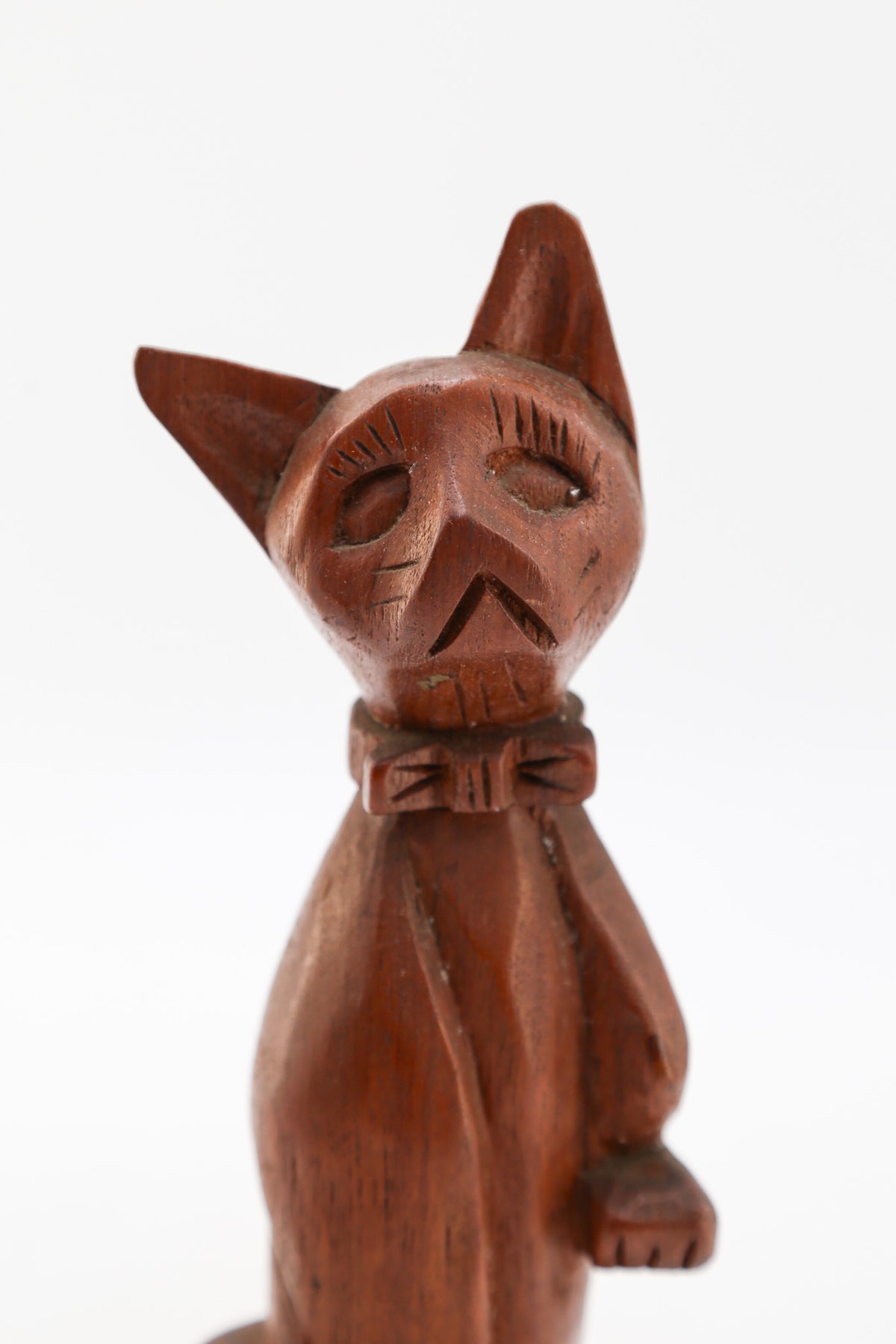Wooden Cat Figurine / 木彫りの猫のオブジェ(拳を構える猫)