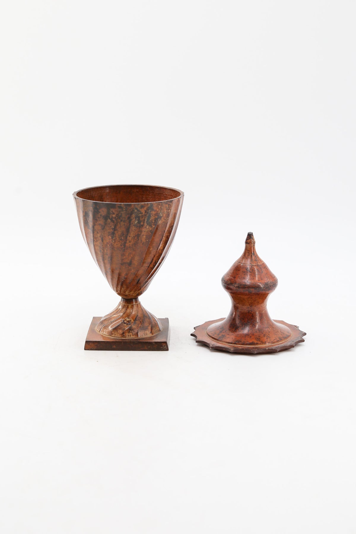 Urn shaped Decorative Container / 金属製蓋付きの壺