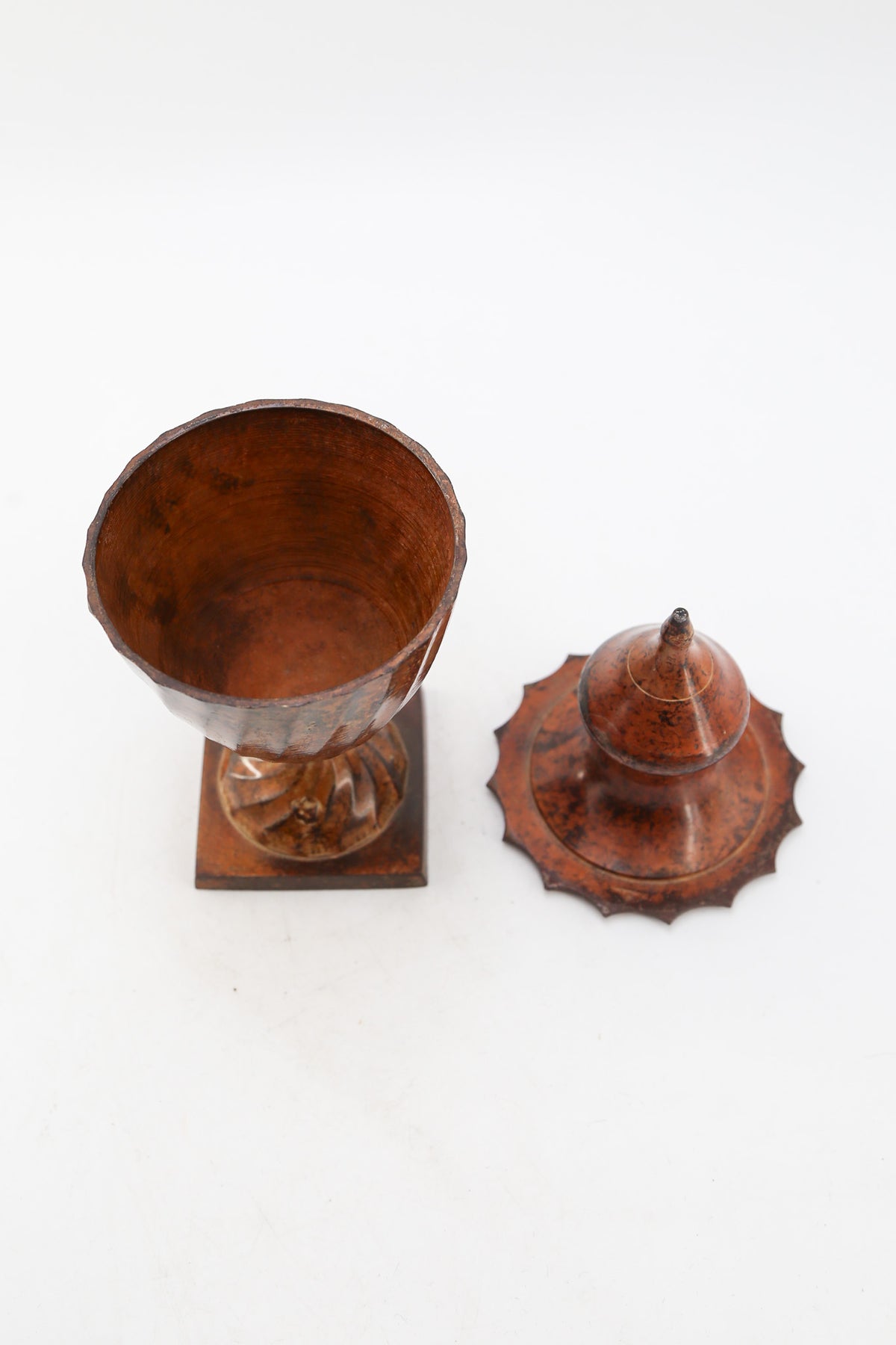 Urn shaped Decorative Container / 金属製蓋付きの壺