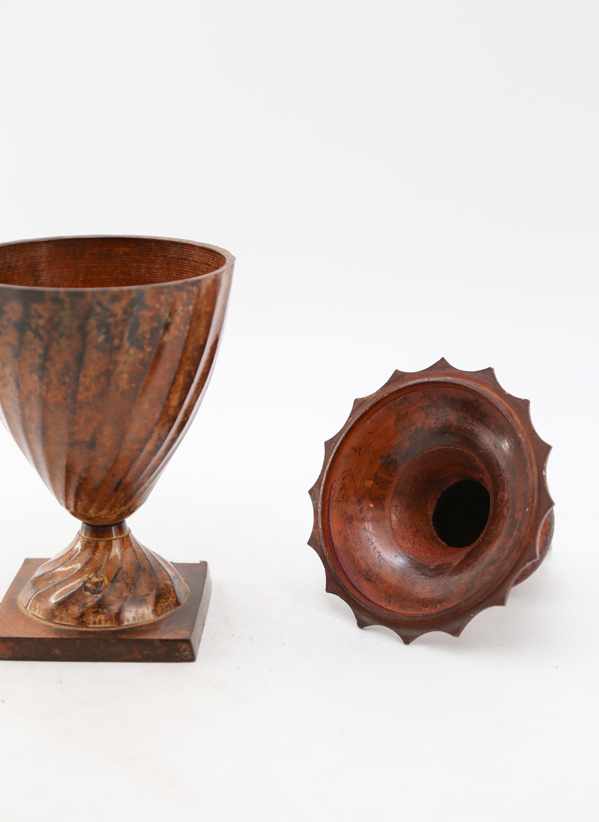 Urn shaped Decorative Container / 金属製蓋付きの壺
