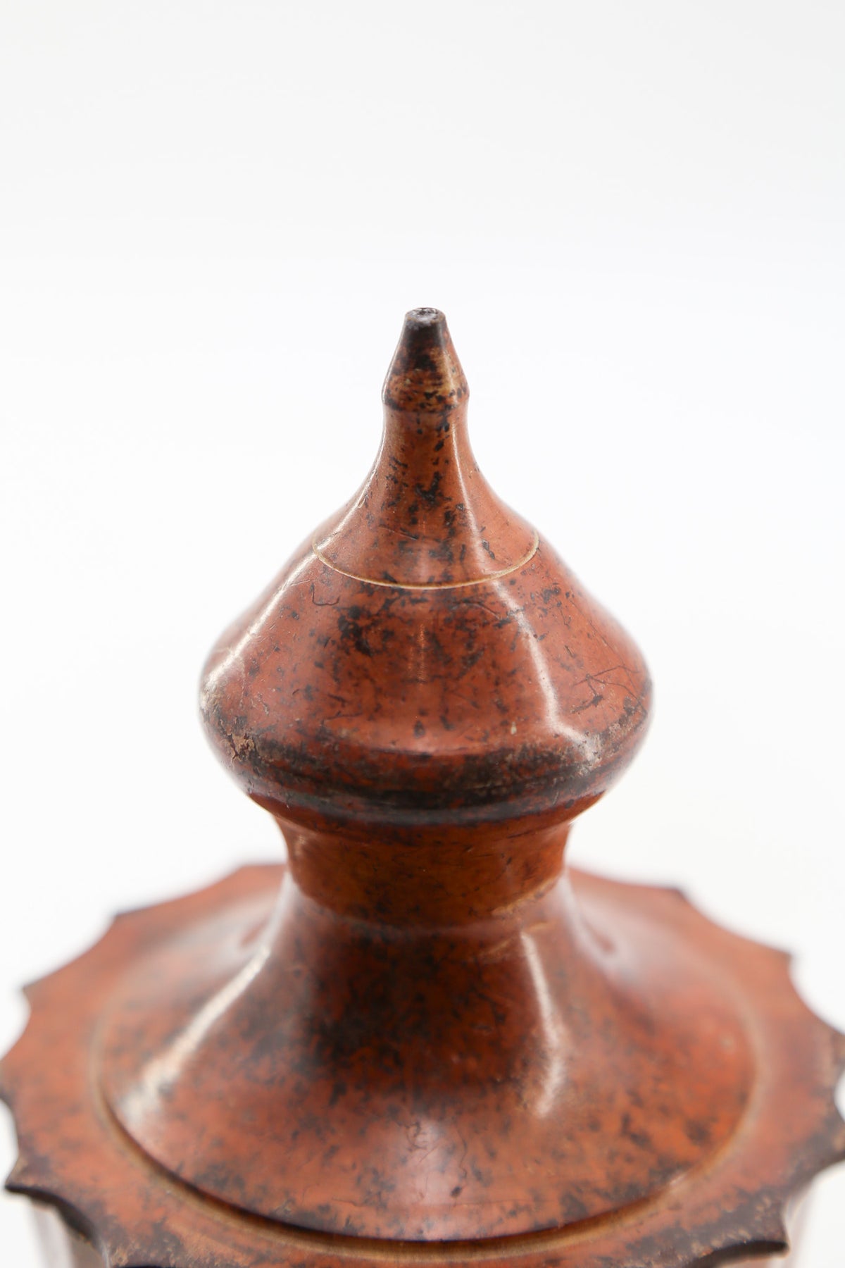 Urn shaped Decorative Container / 金属製蓋付きの壺