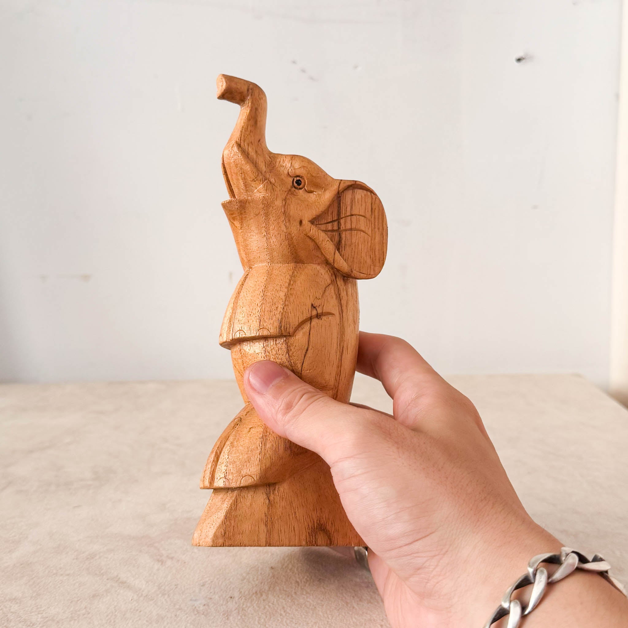 Wooden Elephant / 木製のゾウ