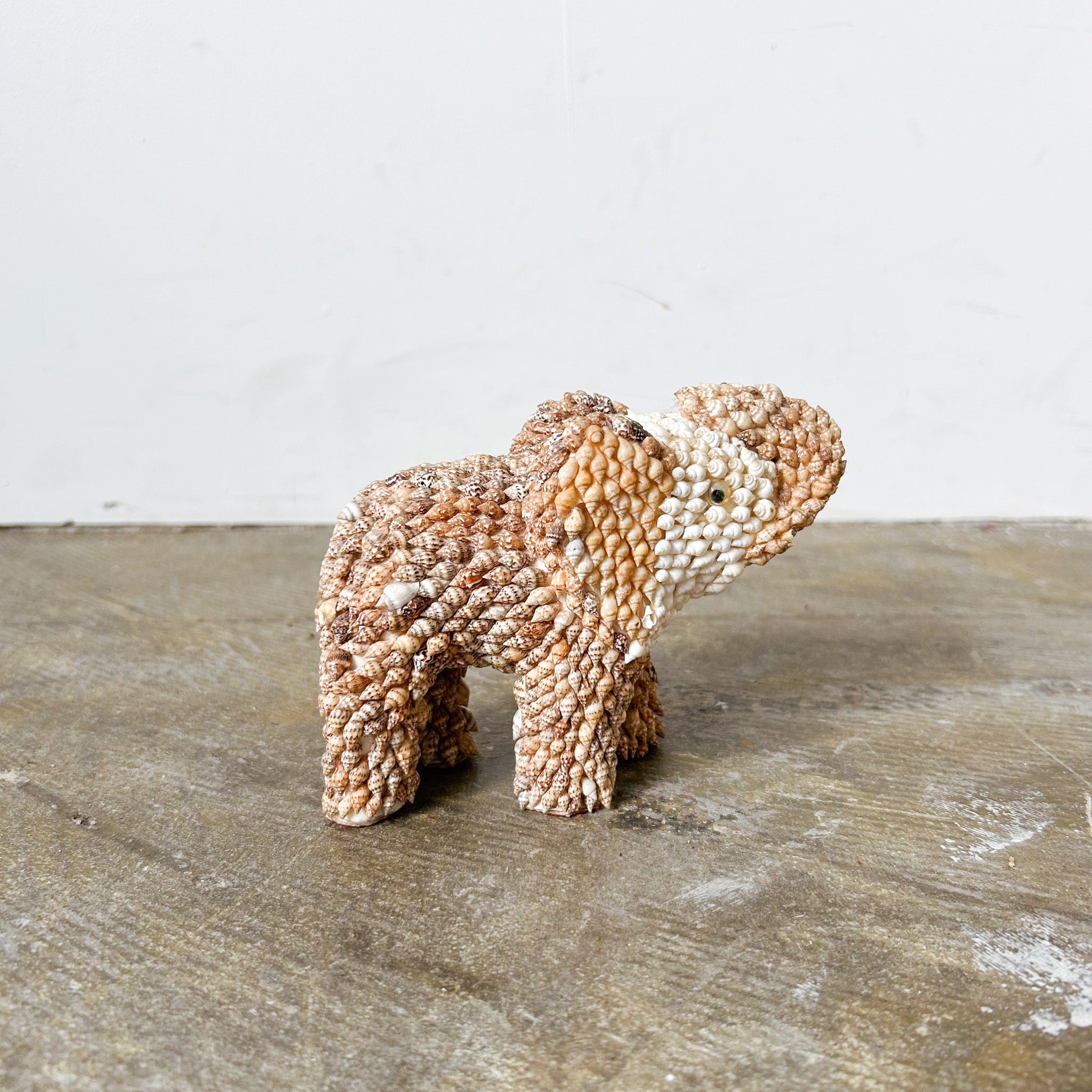 Seashell Elephant Figurine / 貝殻アートのゾウ