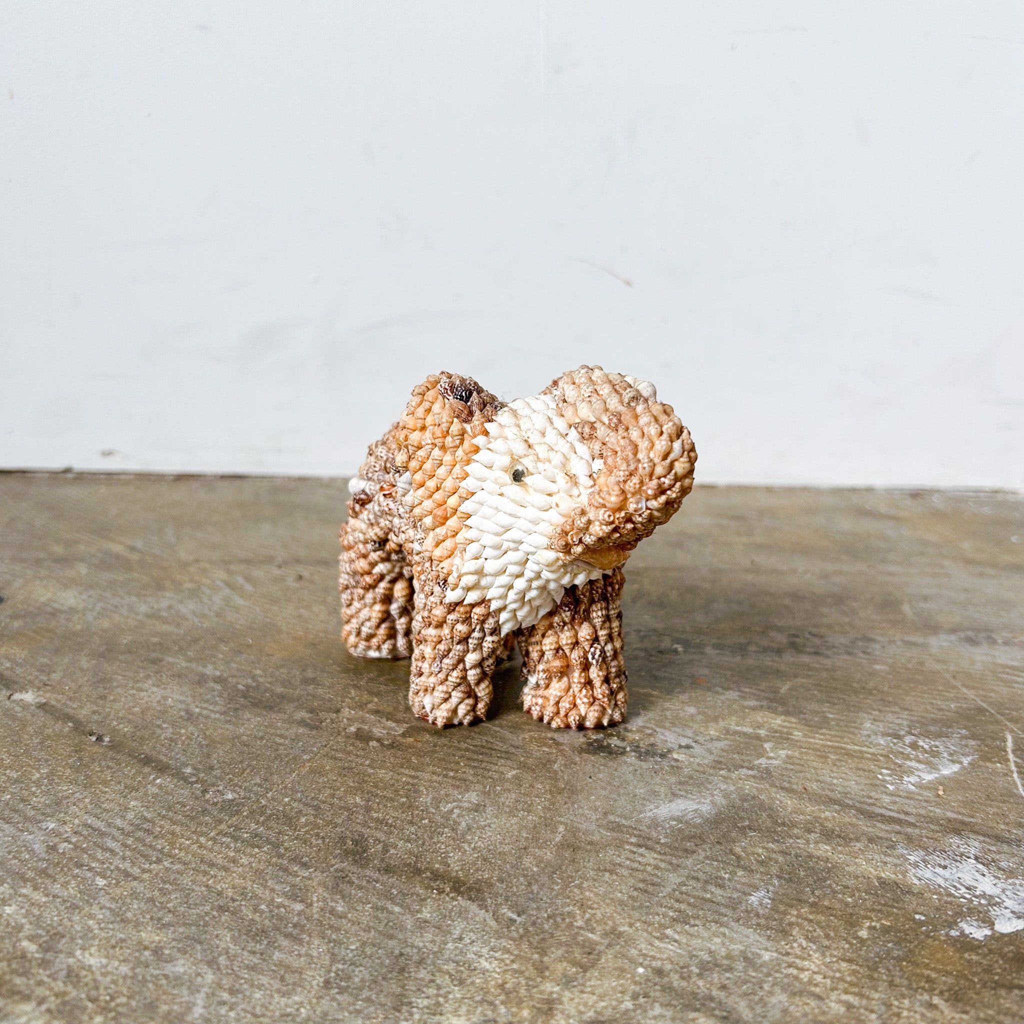 Seashell Elephant Figurine / 貝殻アートのゾウ