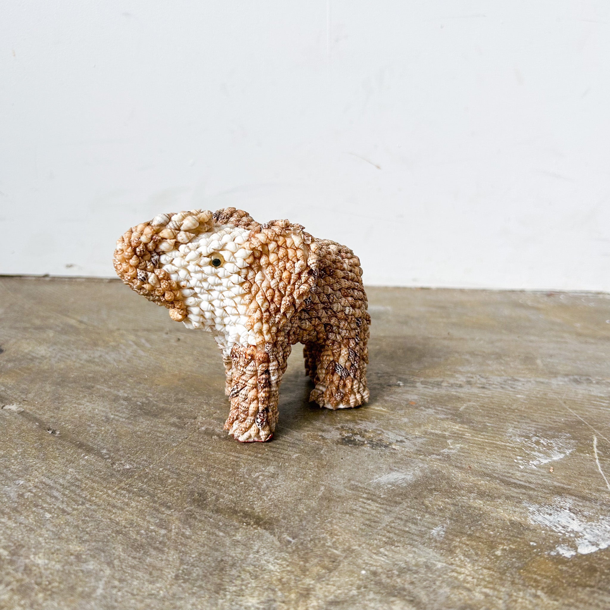 Seashell Elephant Figurine / 貝殻アートのゾウ