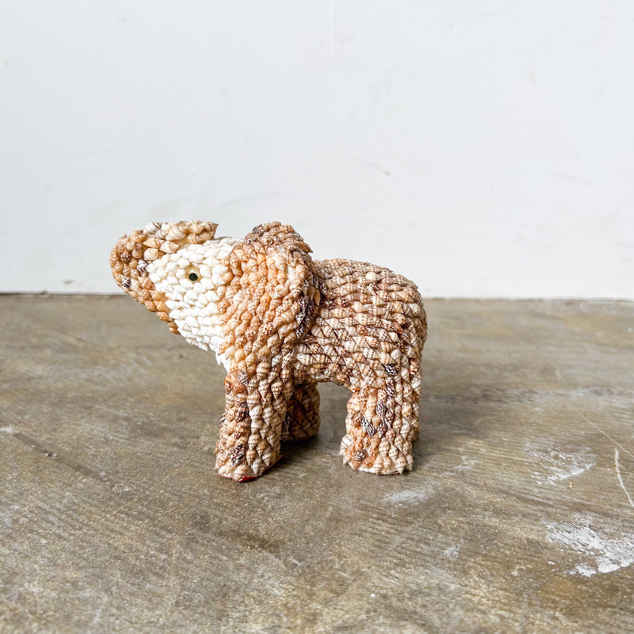 Seashell Elephant Figurine / 貝殻アートのゾウ