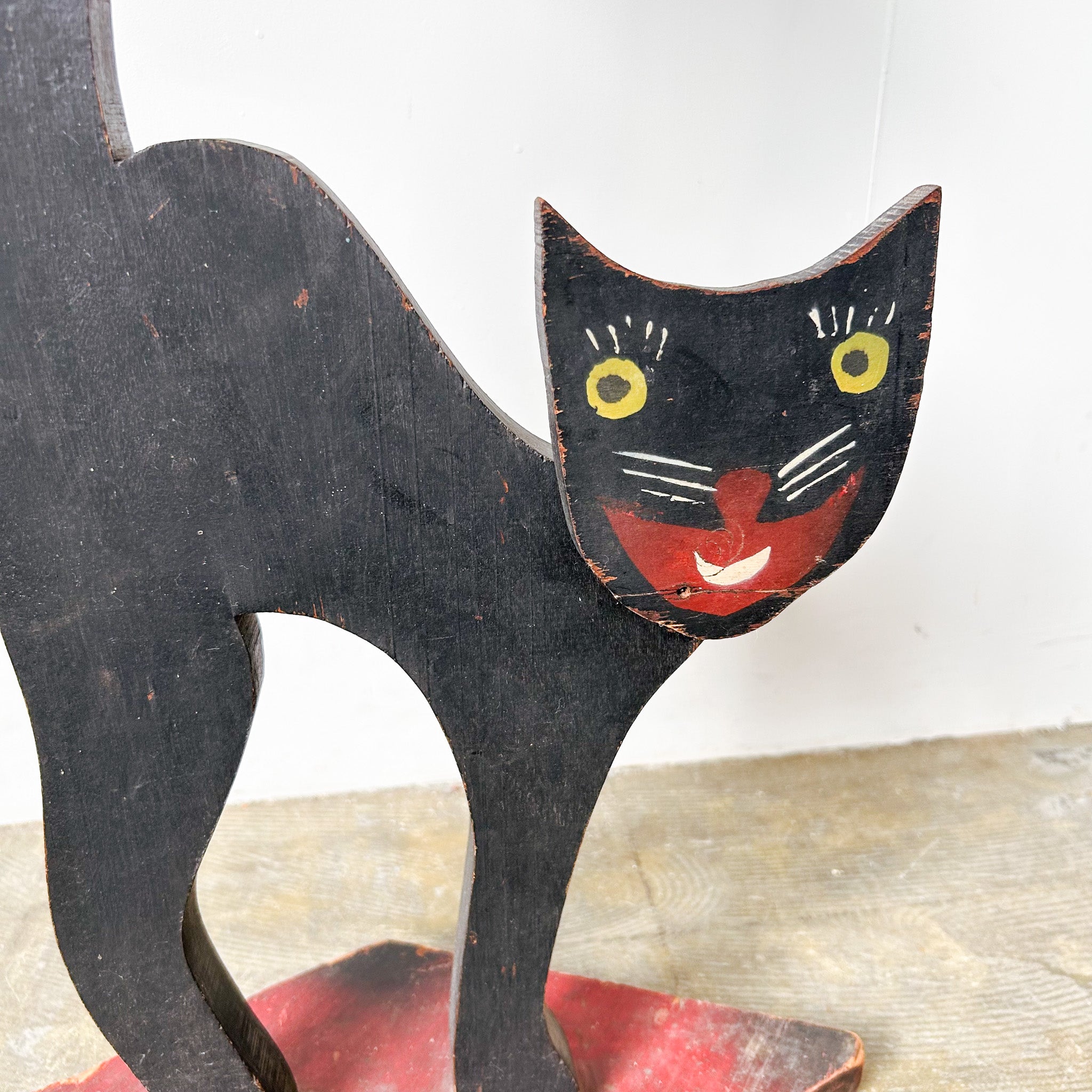 Wooden Cat Stand / 木製猫のスタンド