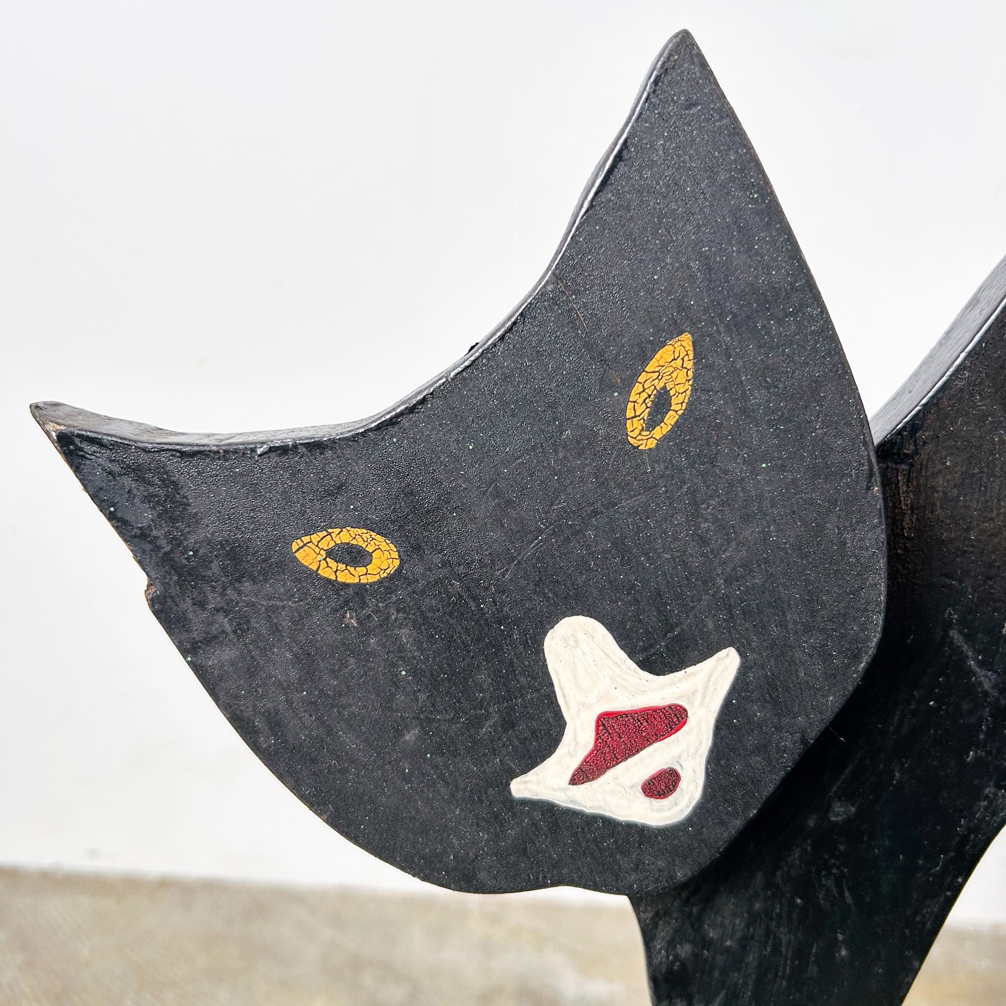 Wooden Cat Stand / 木製猫のスタンド