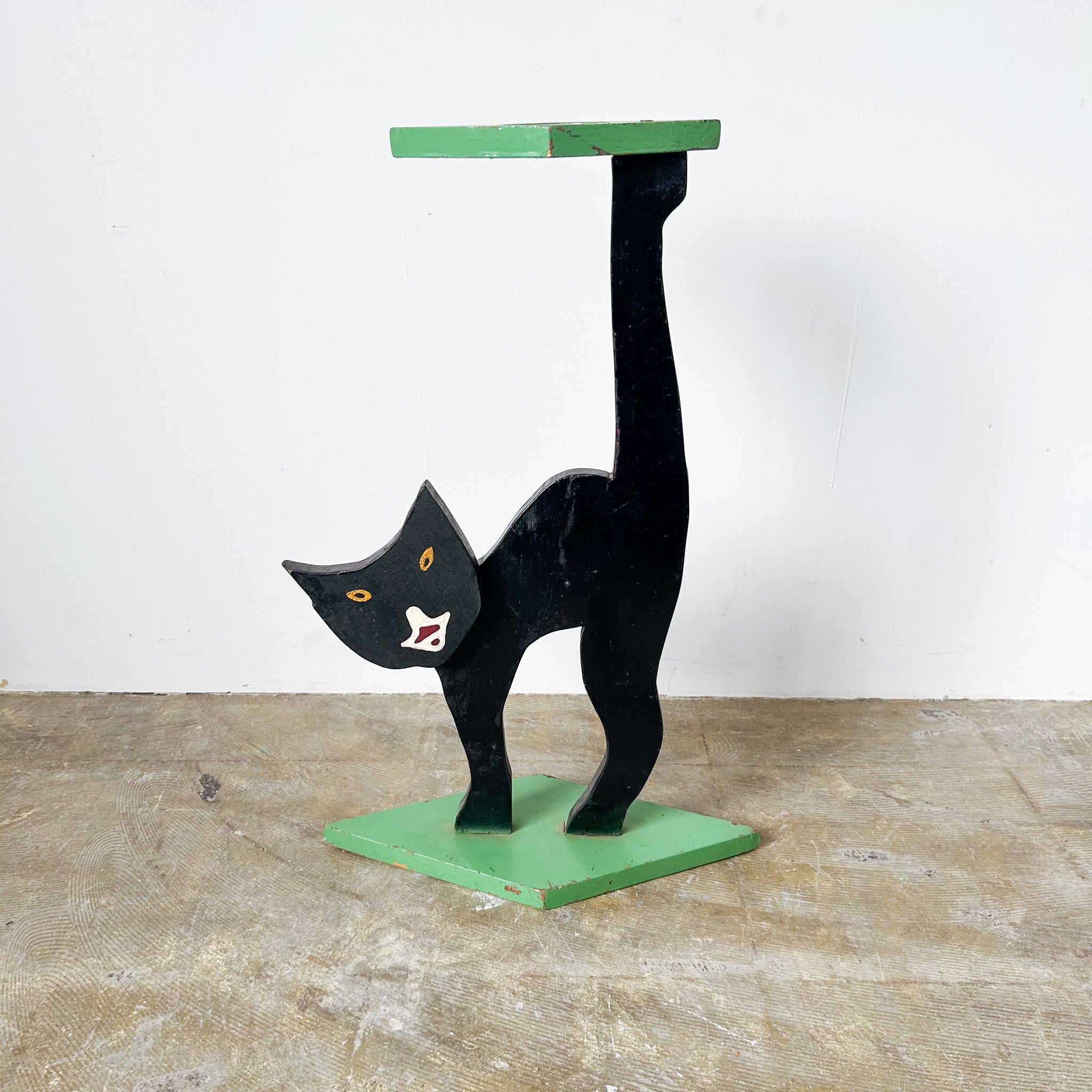 Wooden Cat Stand / 木製猫のスタンド