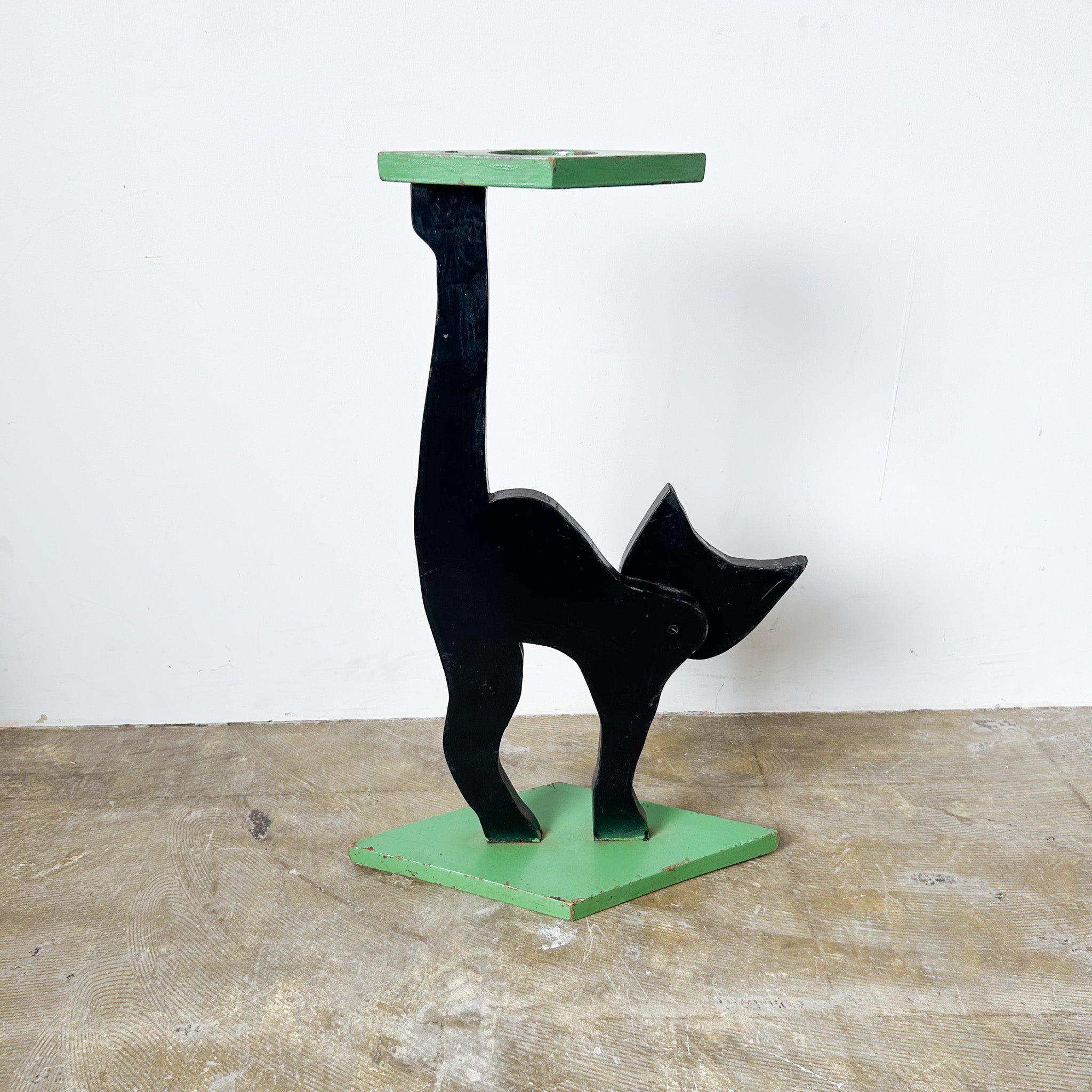 Wooden Cat Stand / 木製猫のスタンド