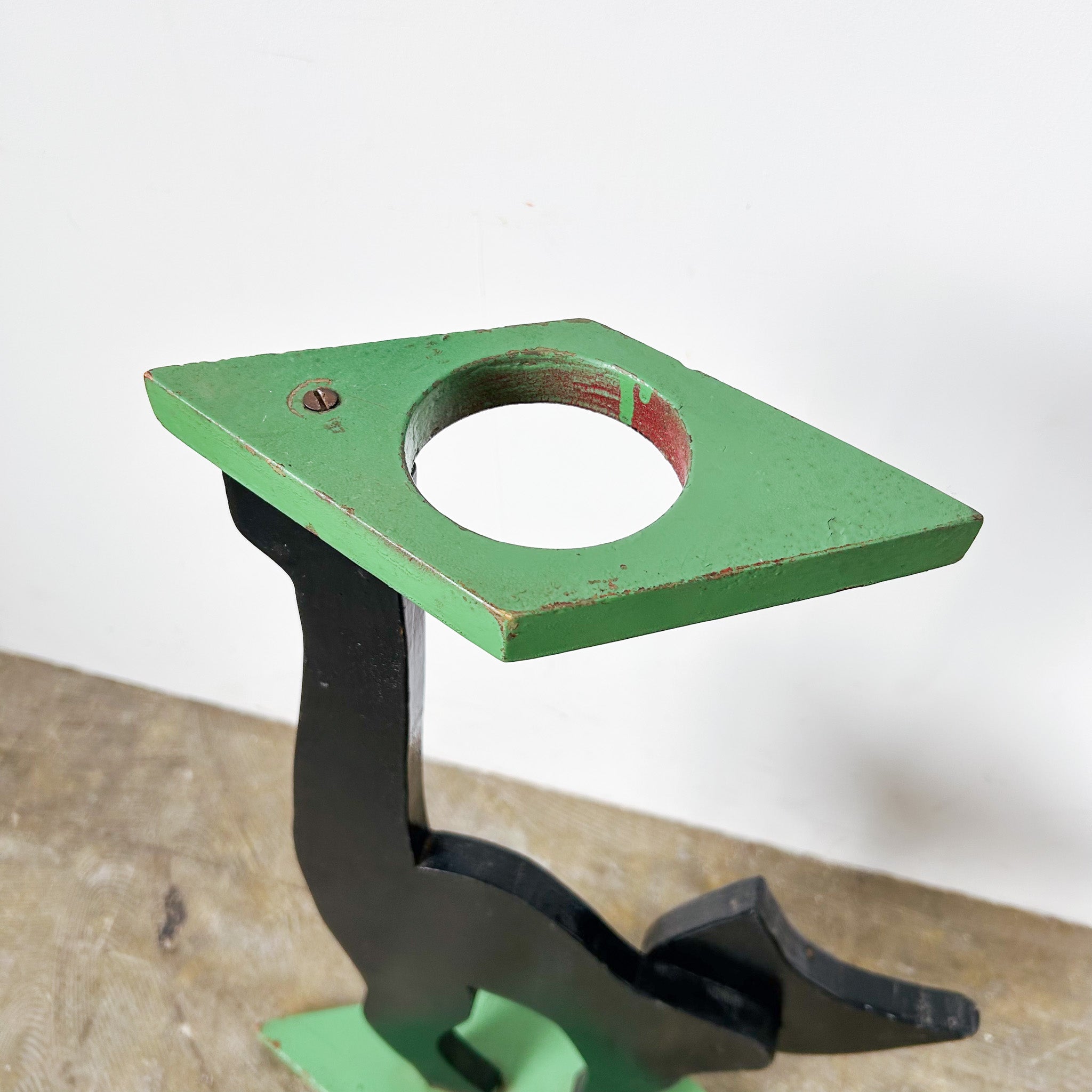 Wooden Cat Stand / 木製猫のスタンド