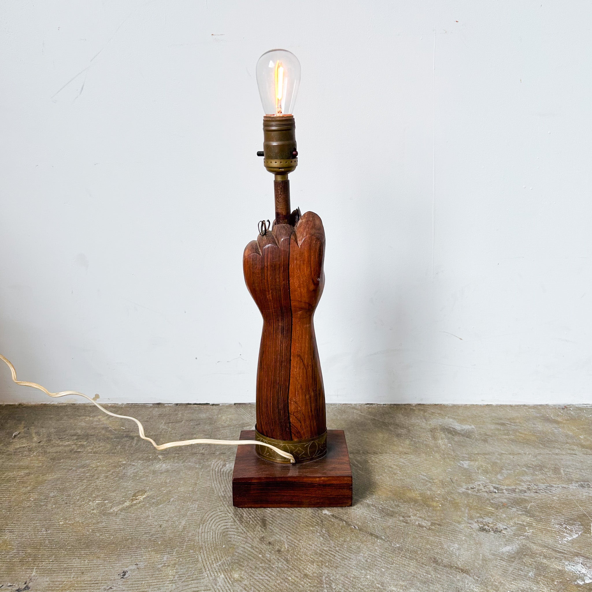 Hand Sign Lamp / ハンドサインのテーブルランプ