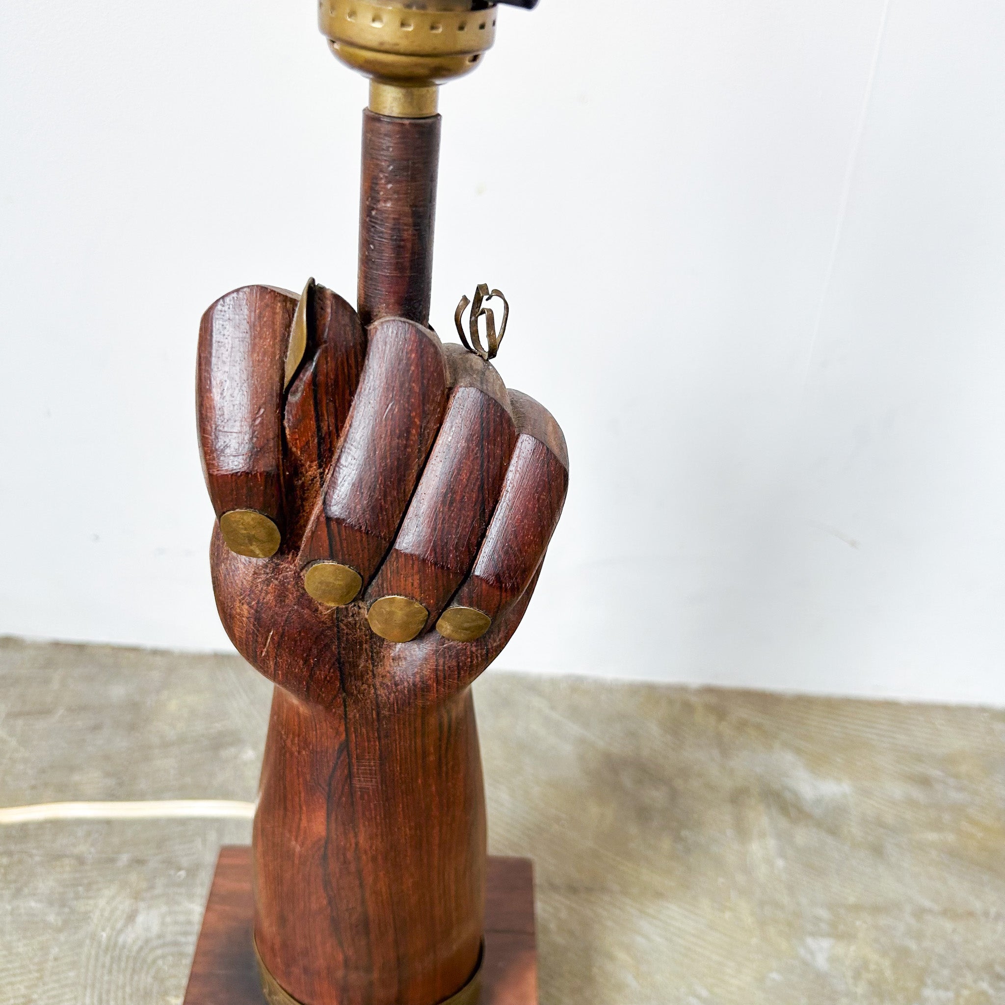 Hand Sign Lamp / ハンドサインのテーブルランプ