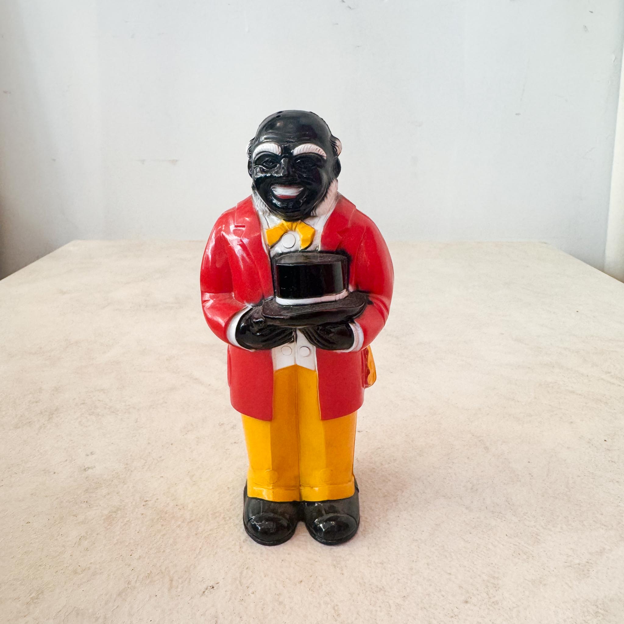 Bell Boy Figurine / ベルボーイの像