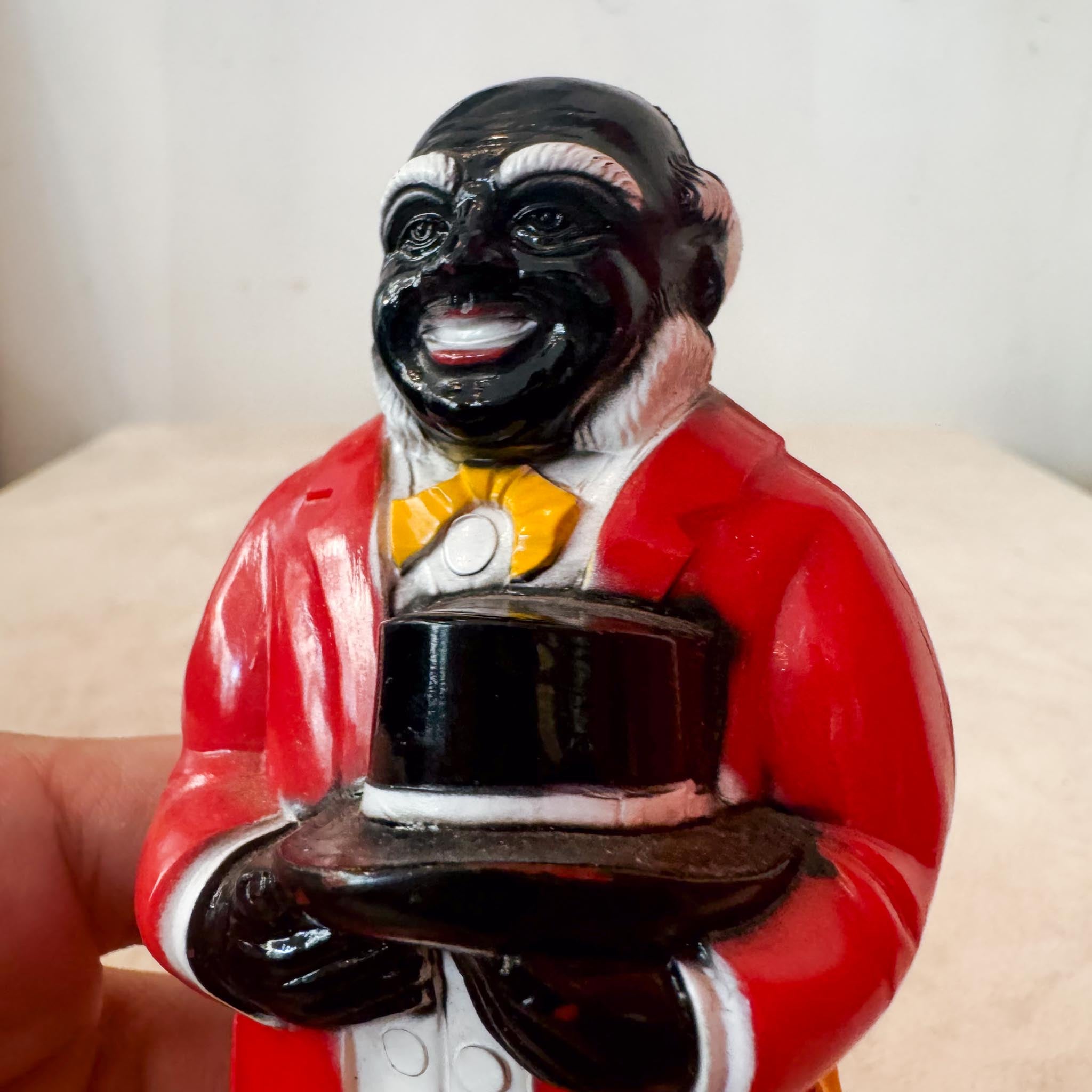 Bell Boy Figurine / ベルボーイの像