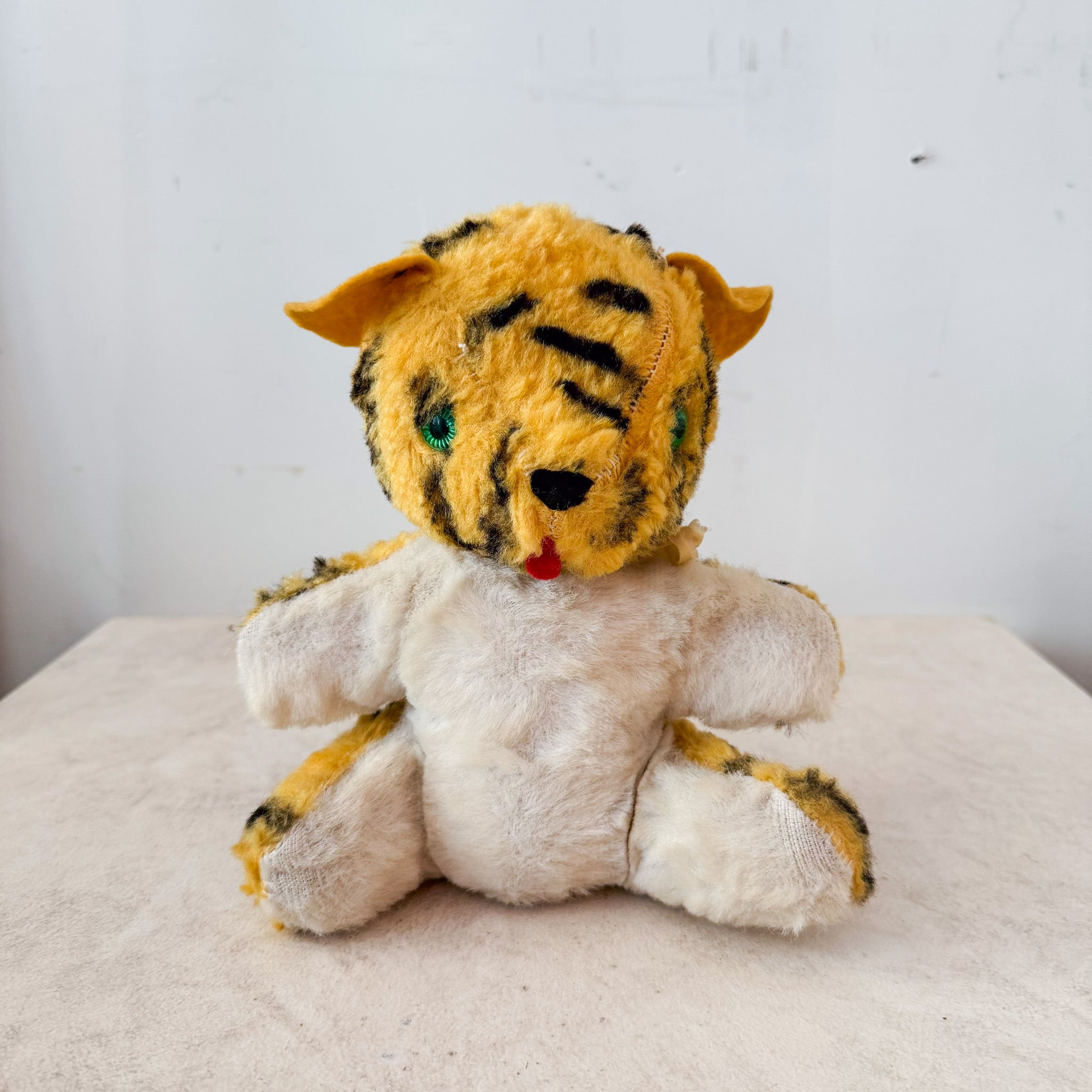 Tiger Plush / 虎のぬいぐるみ