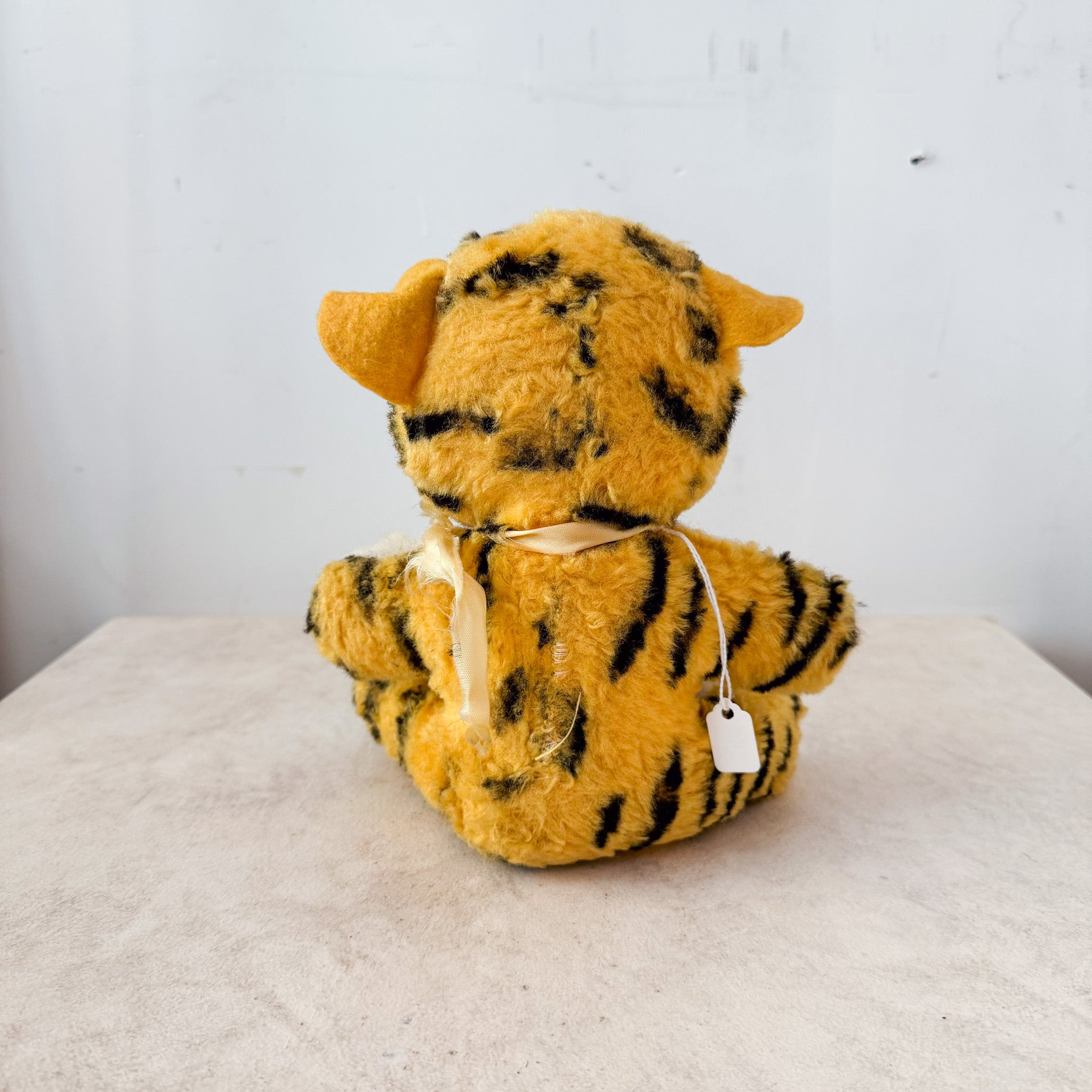 Tiger Plush / 虎のぬいぐるみ