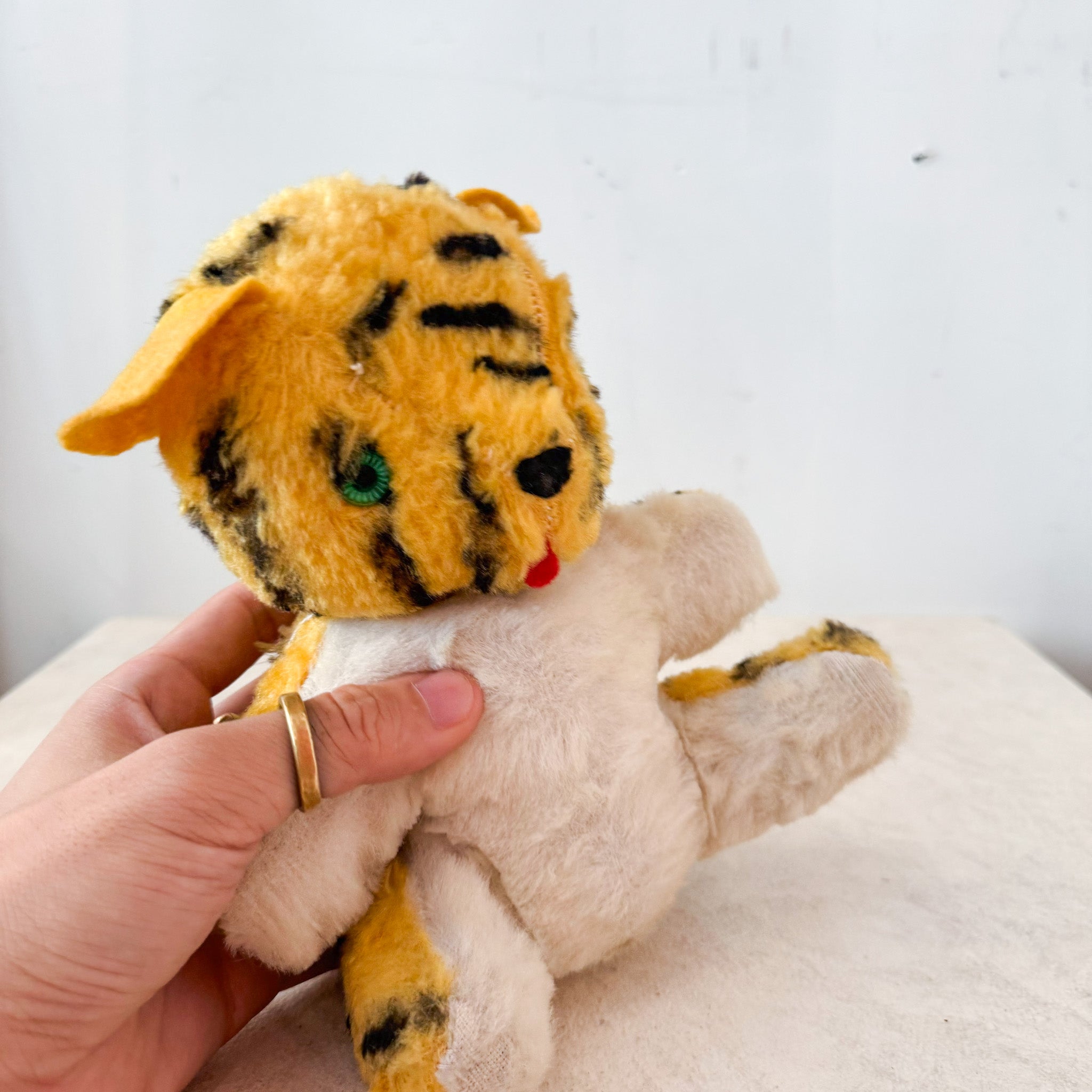 Tiger Plush / 虎のぬいぐるみ