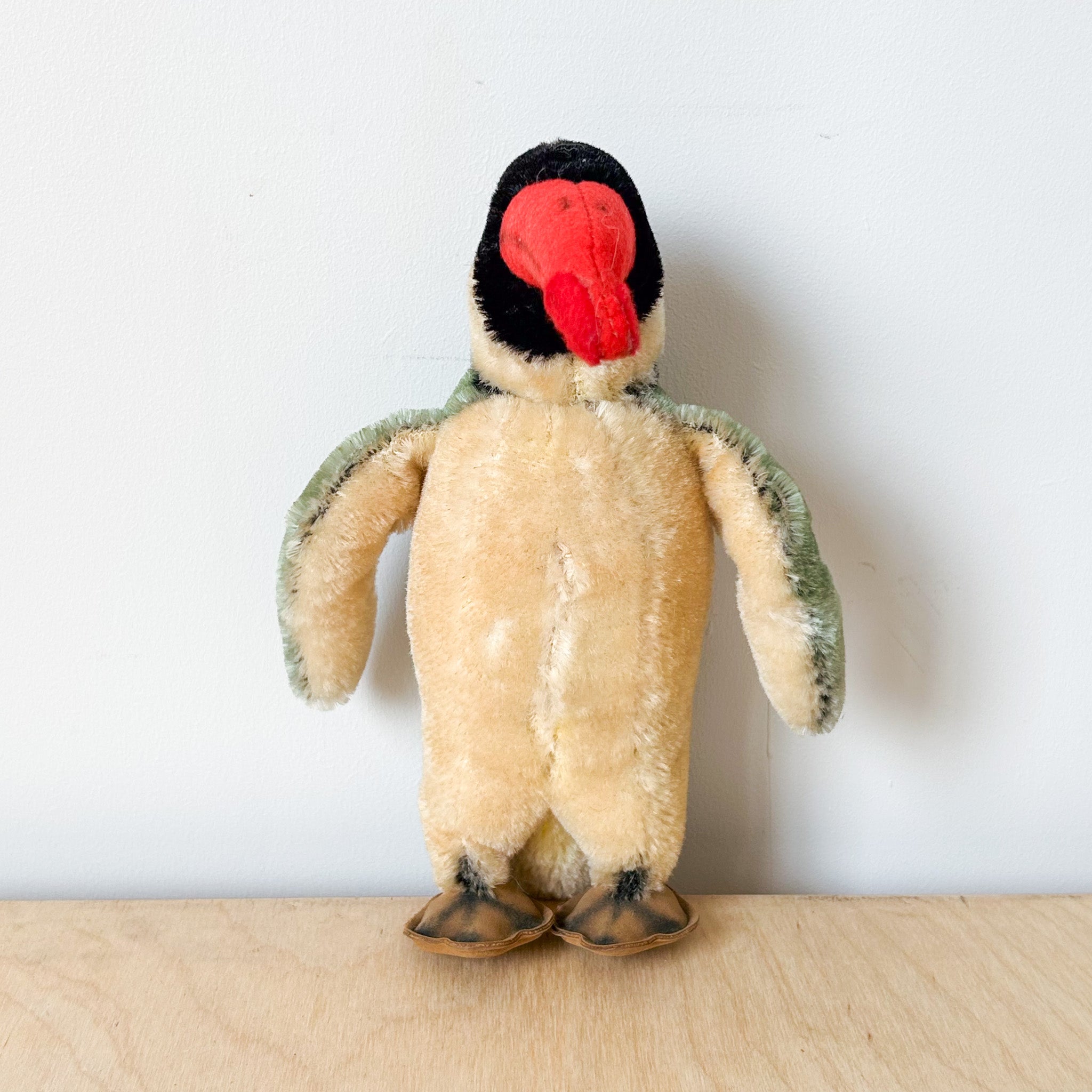 Penguin Stuffed Animal / ペンギンのぬいぐるみ