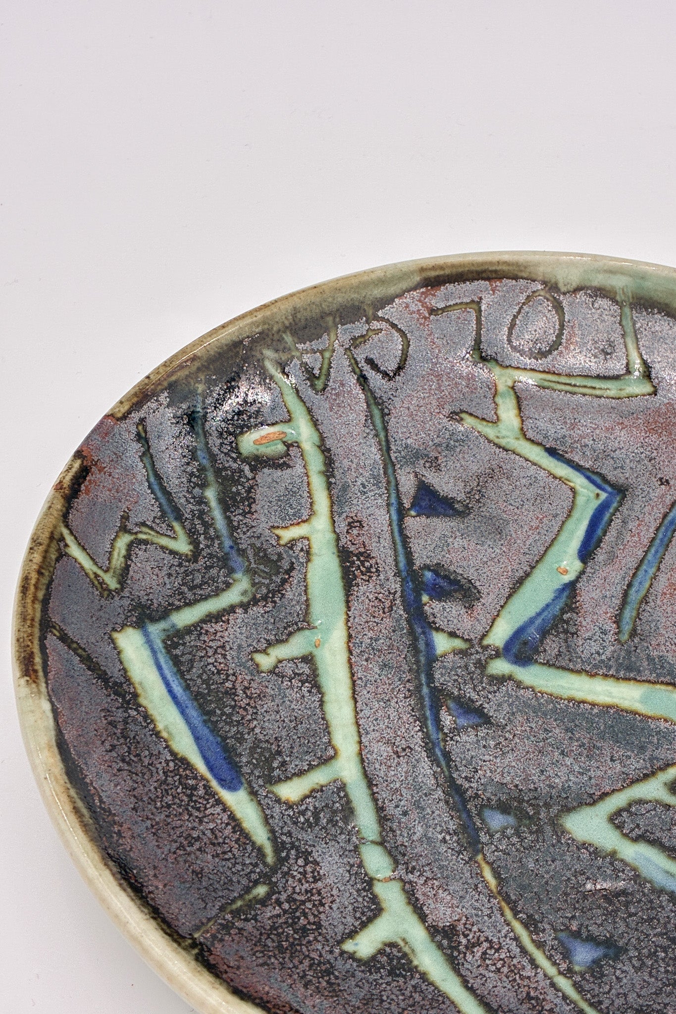 Geometric Thunderbolt Pattern Plate / カミナリのような模様の皿