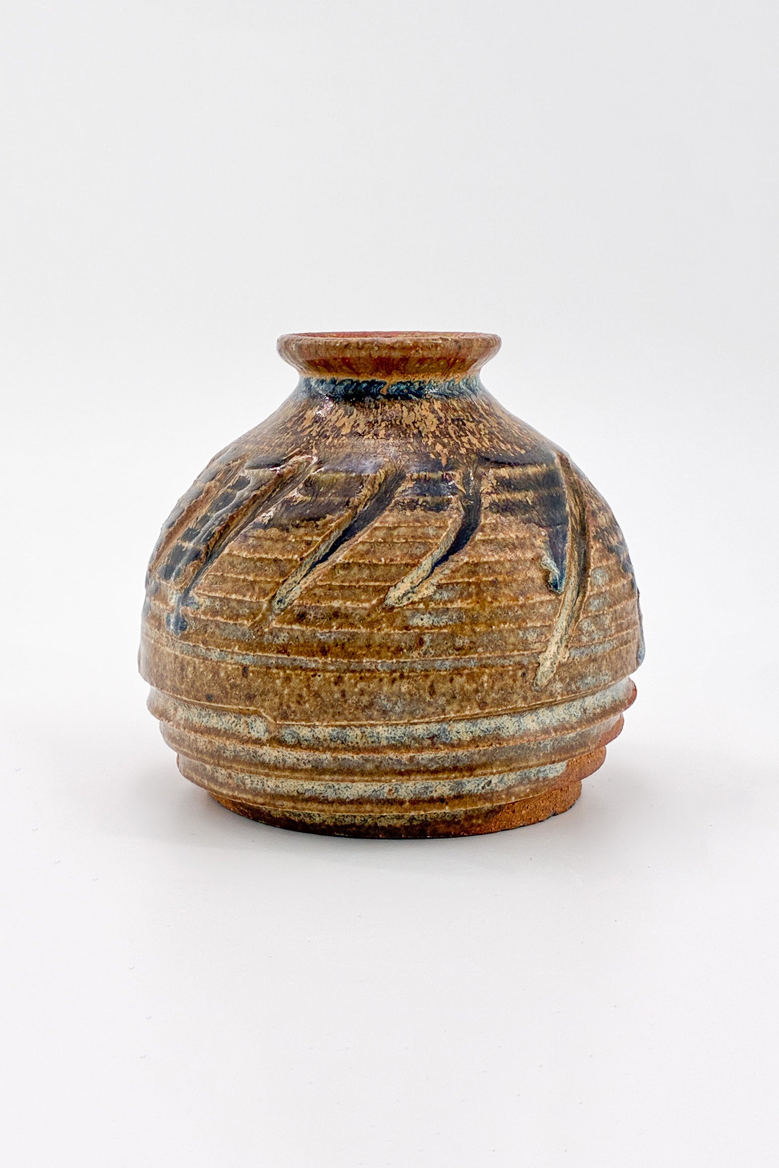 Small Pottery Vase with Spiral Texture / スパイラルテクスチャー 陶器製 小型ベース