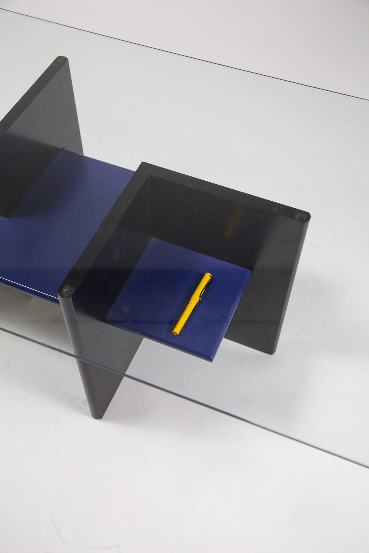 Postmodern Glass Top Low Table / ポストモダン ガラス天板 ローテーブル