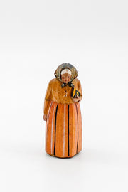 Vintage Wood Carved Figurine "Old Lady with Bible" / 木彫りの人形「聖書を持つ老婦人」